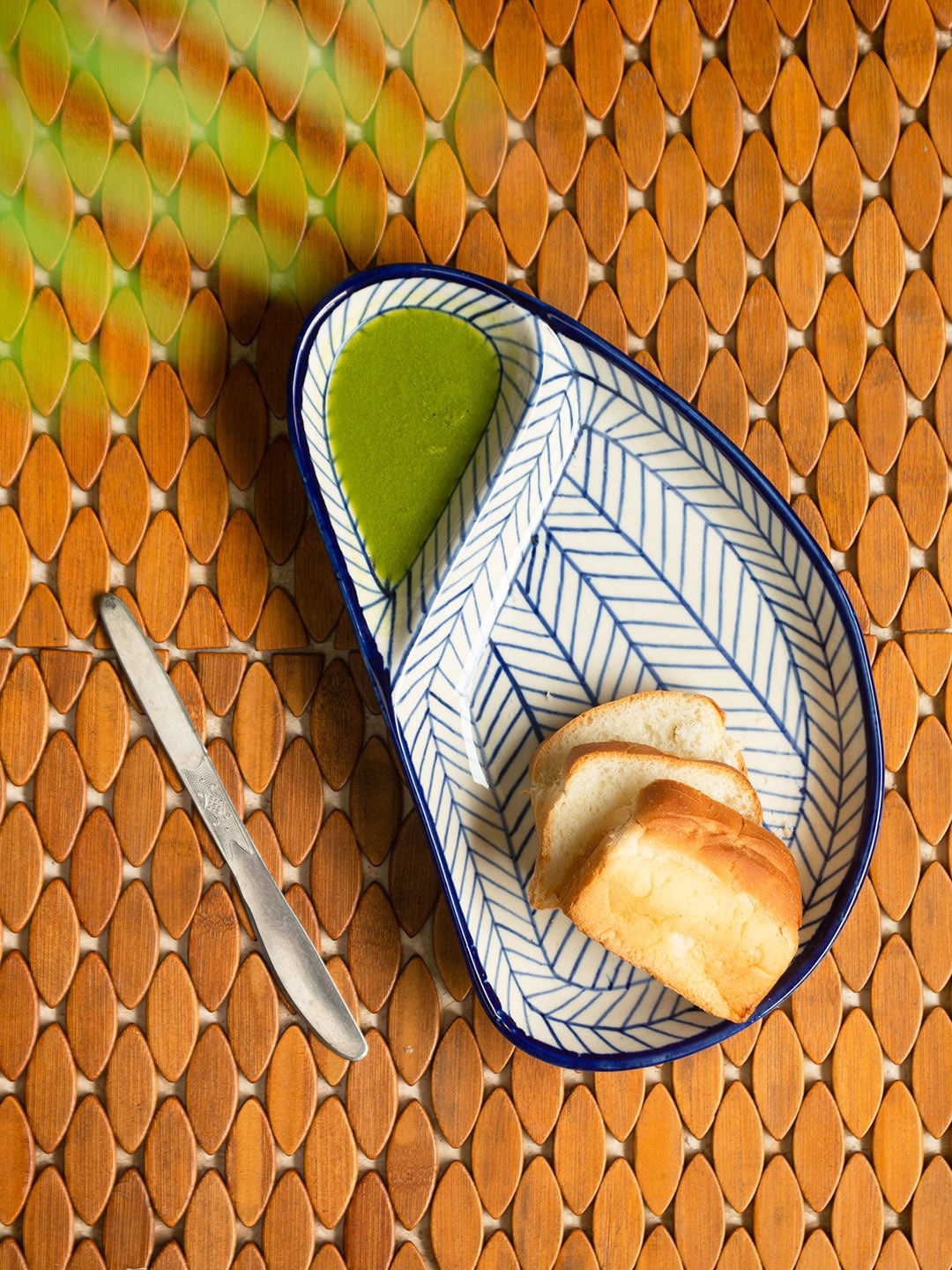 

ExclusiveLane Indigo Chevron Avocado Hand-Painted Ceramic Chip-N-Dip Serving Platter, White