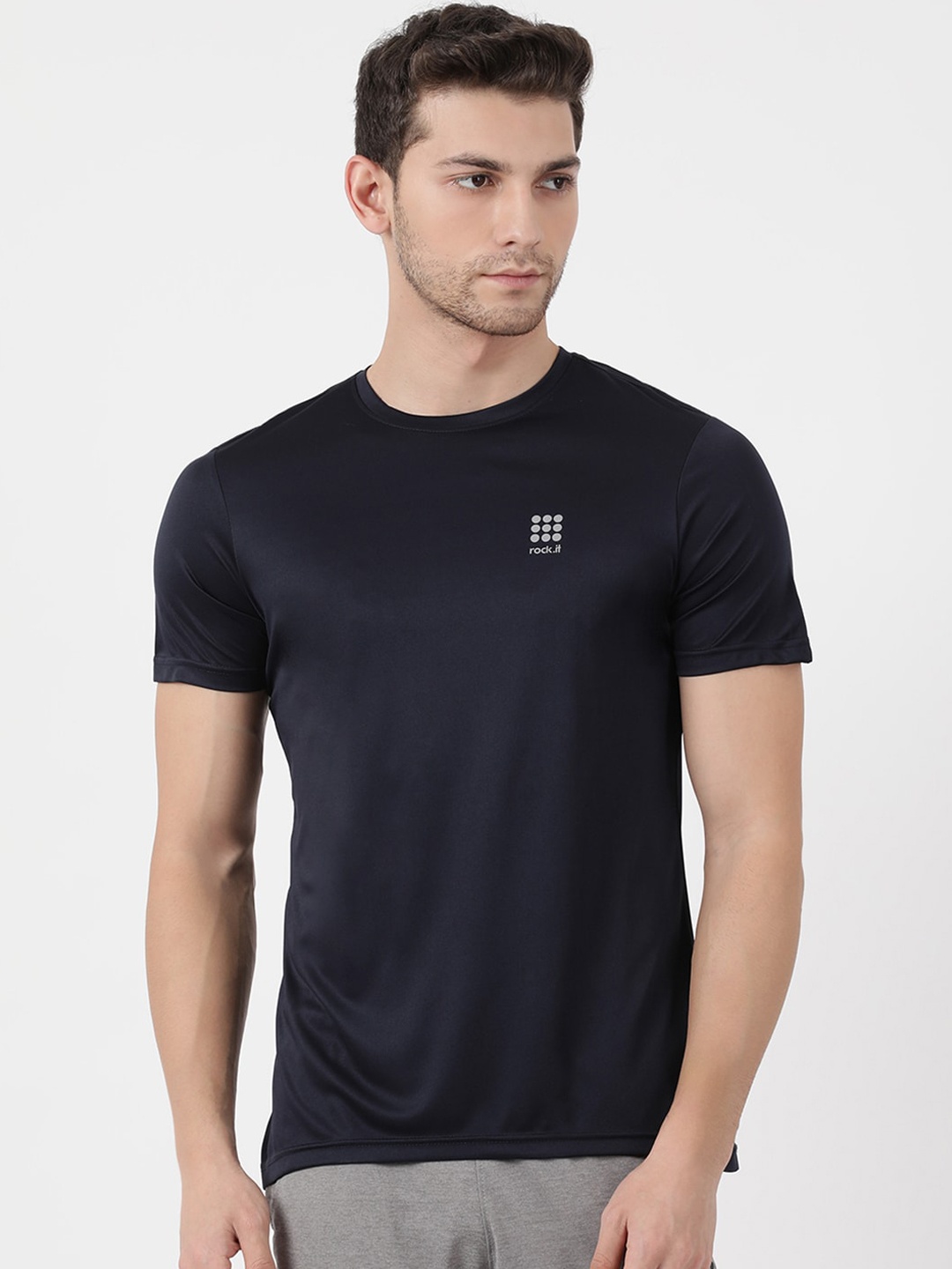 

rock.it Men Navy Blue Solid Round Neck T-shirt