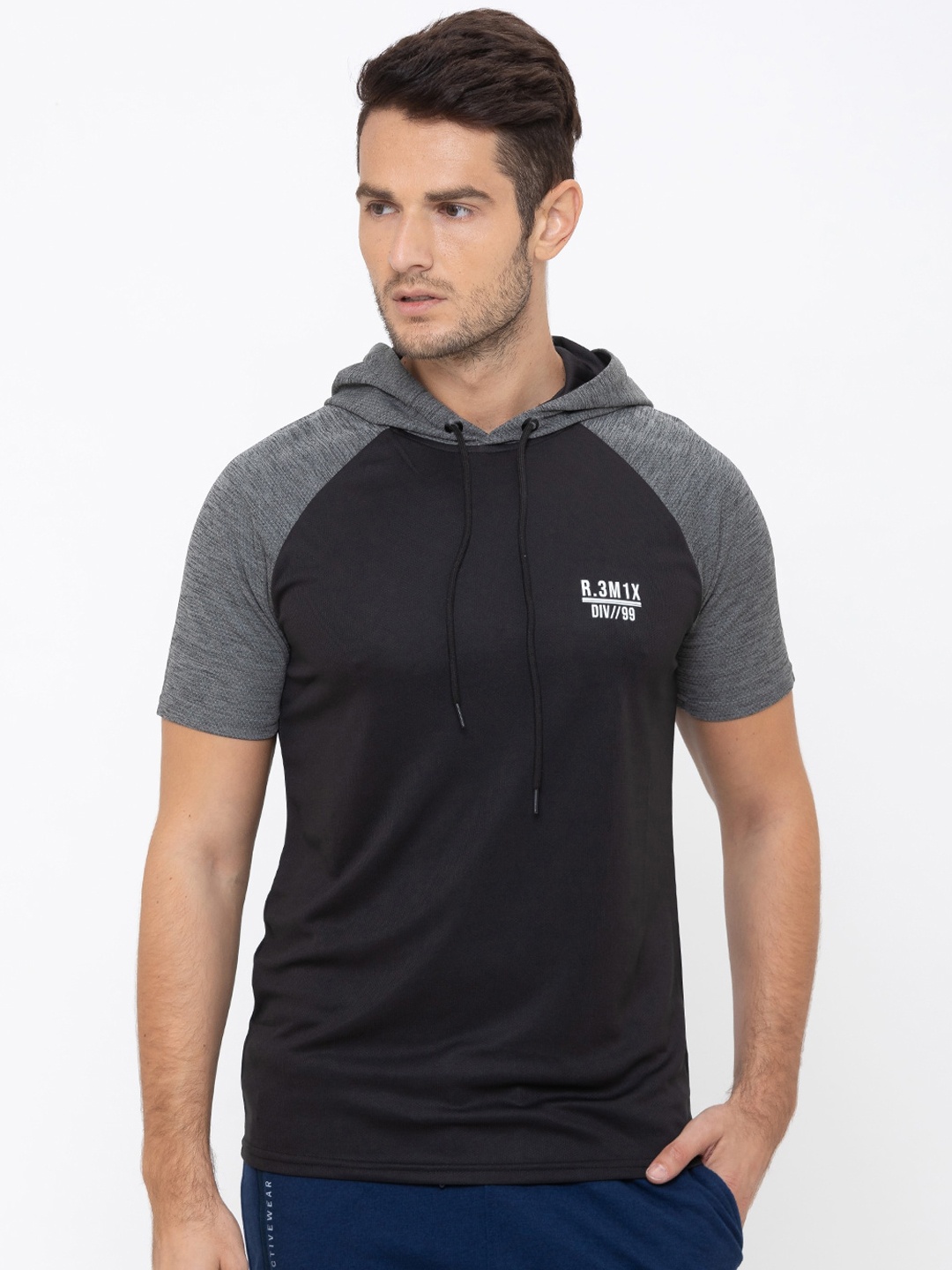 

Globus Men Black & Grey Colourblocked Hood T-shirt