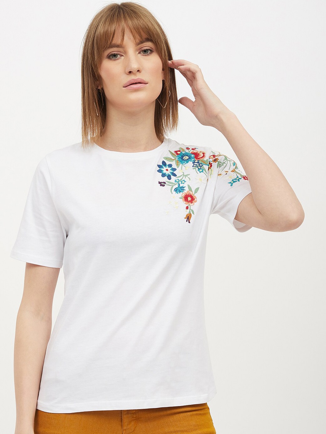 

Harpa Women White Floral Embroidered Round Neck Pure Cotton T-shirt