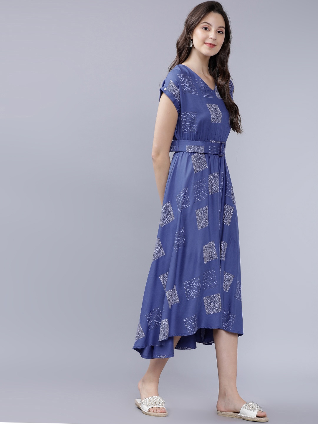 

Vishudh Women Blue Printed Fit and Flare Dress