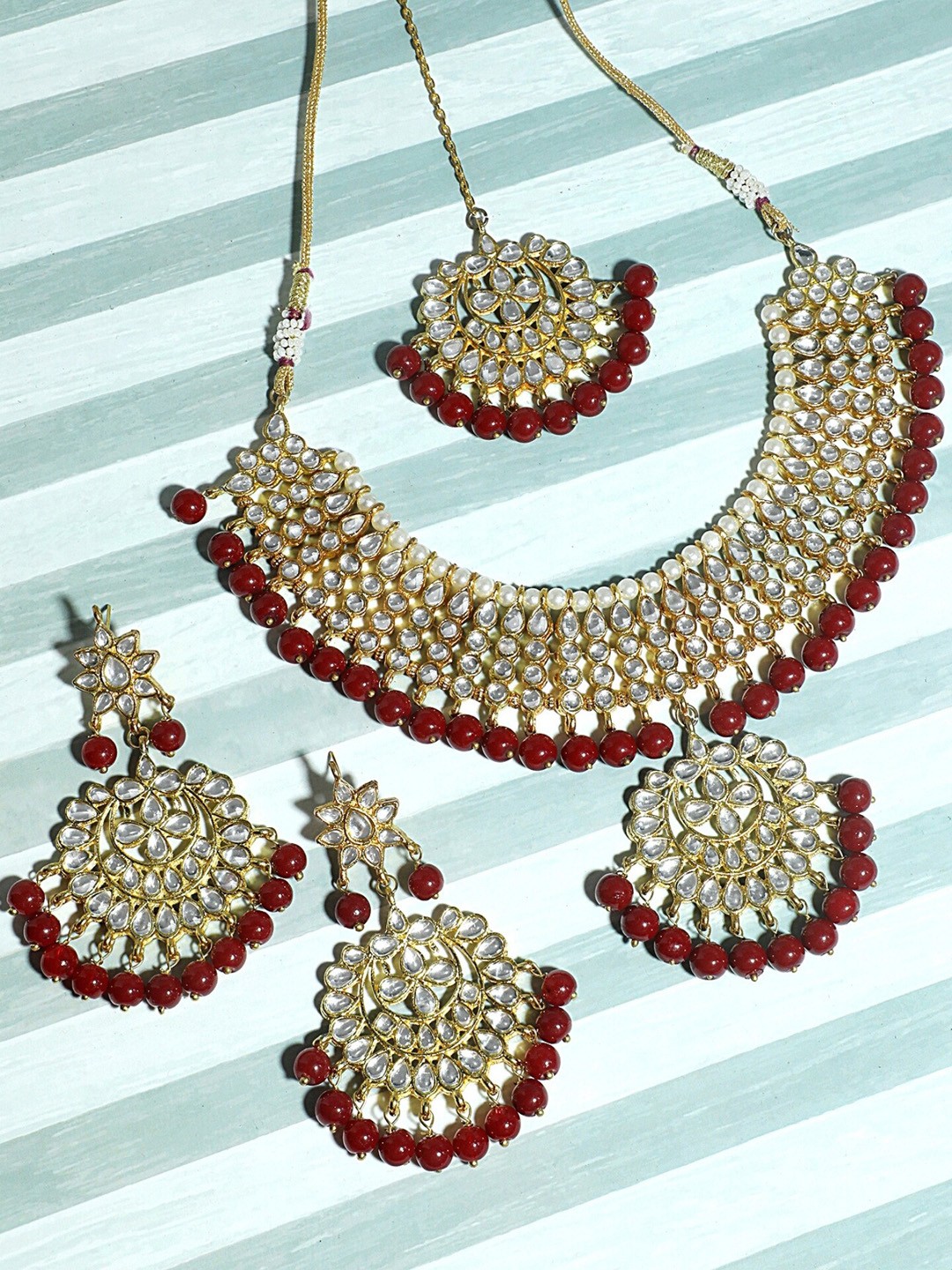 

KARATCART Gold-Plated White & Maroon Kundan Beaded Handcrafted Jewellery Set