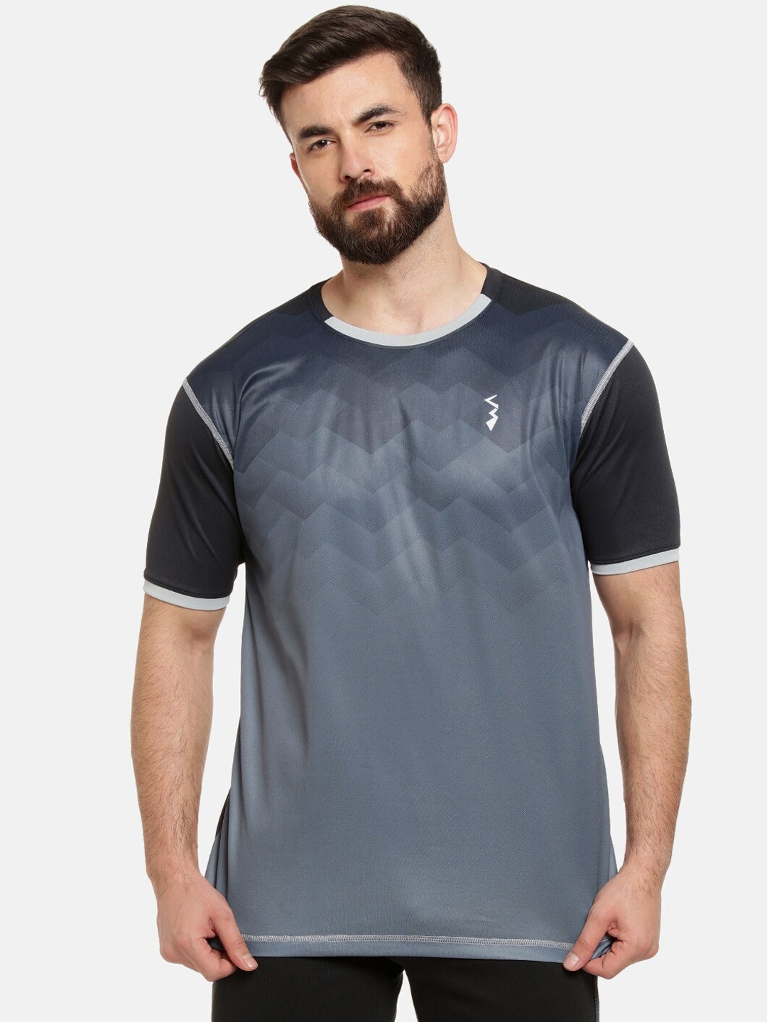 

Campus Sutra Men Blue Solid Round Neck T-shirt