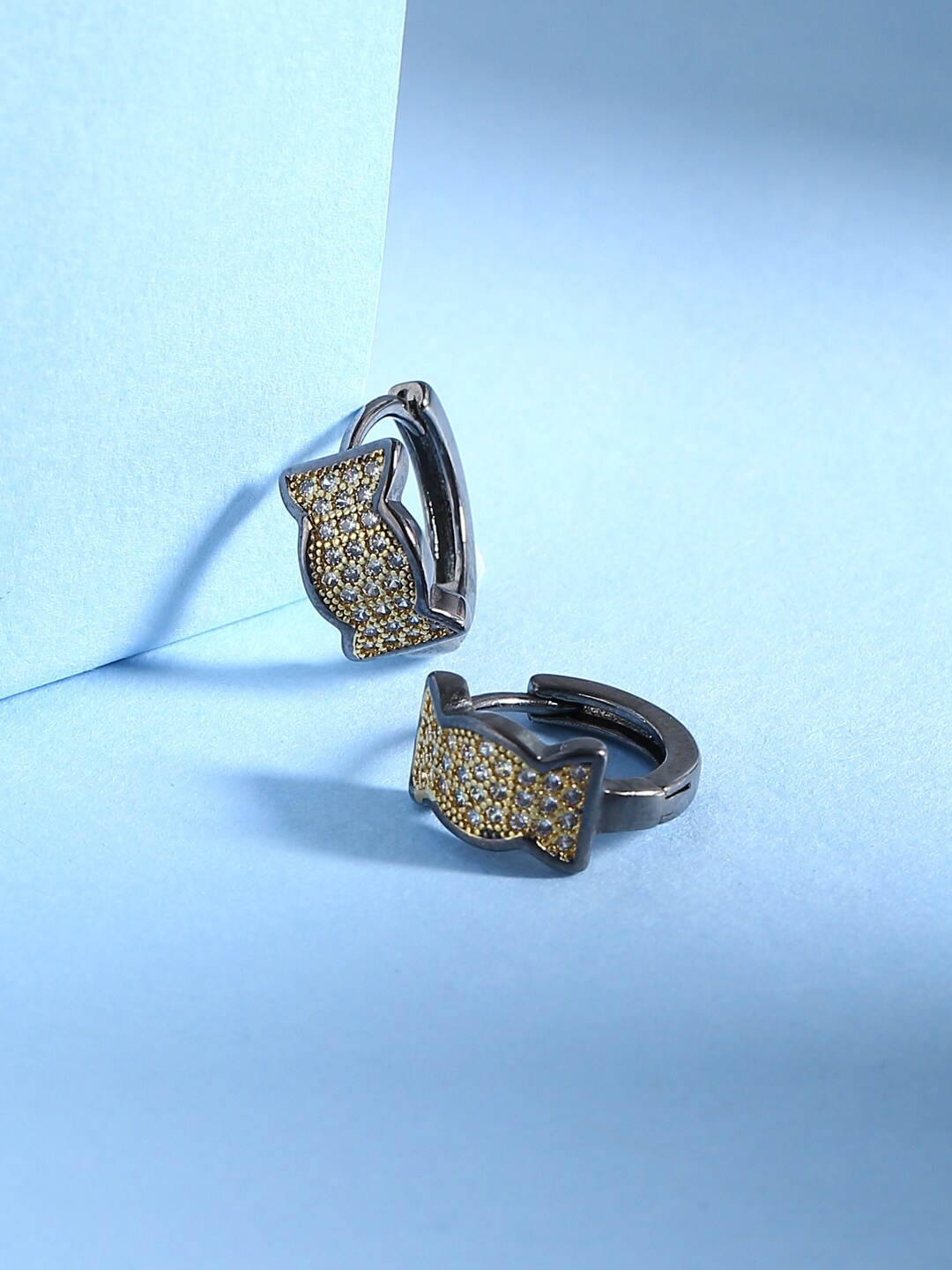 

Tistabene White & Grey Circular Hoop Earrings