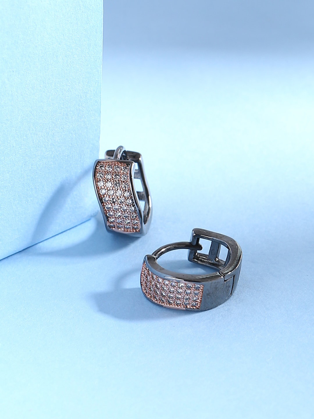 

Tistabene Silver-Toned & White Classic Hoop Earrings