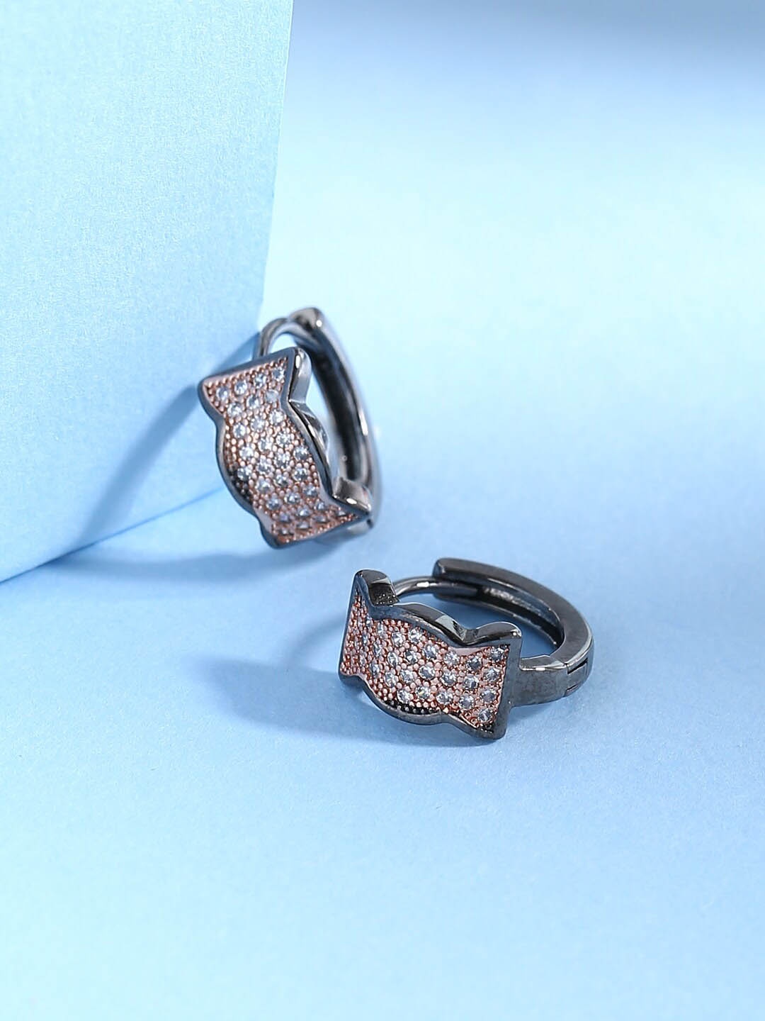 

Tistabene White & Gold-Plated Classic Studs