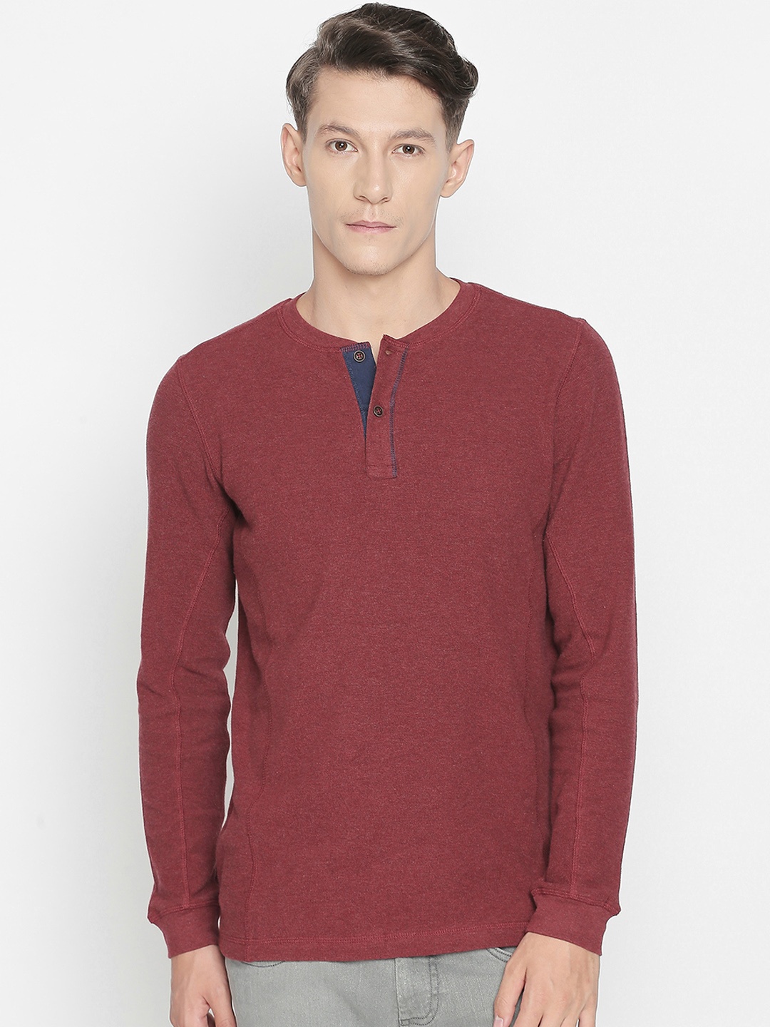 

Basics Men Green Solid Henley Neck T-shirt