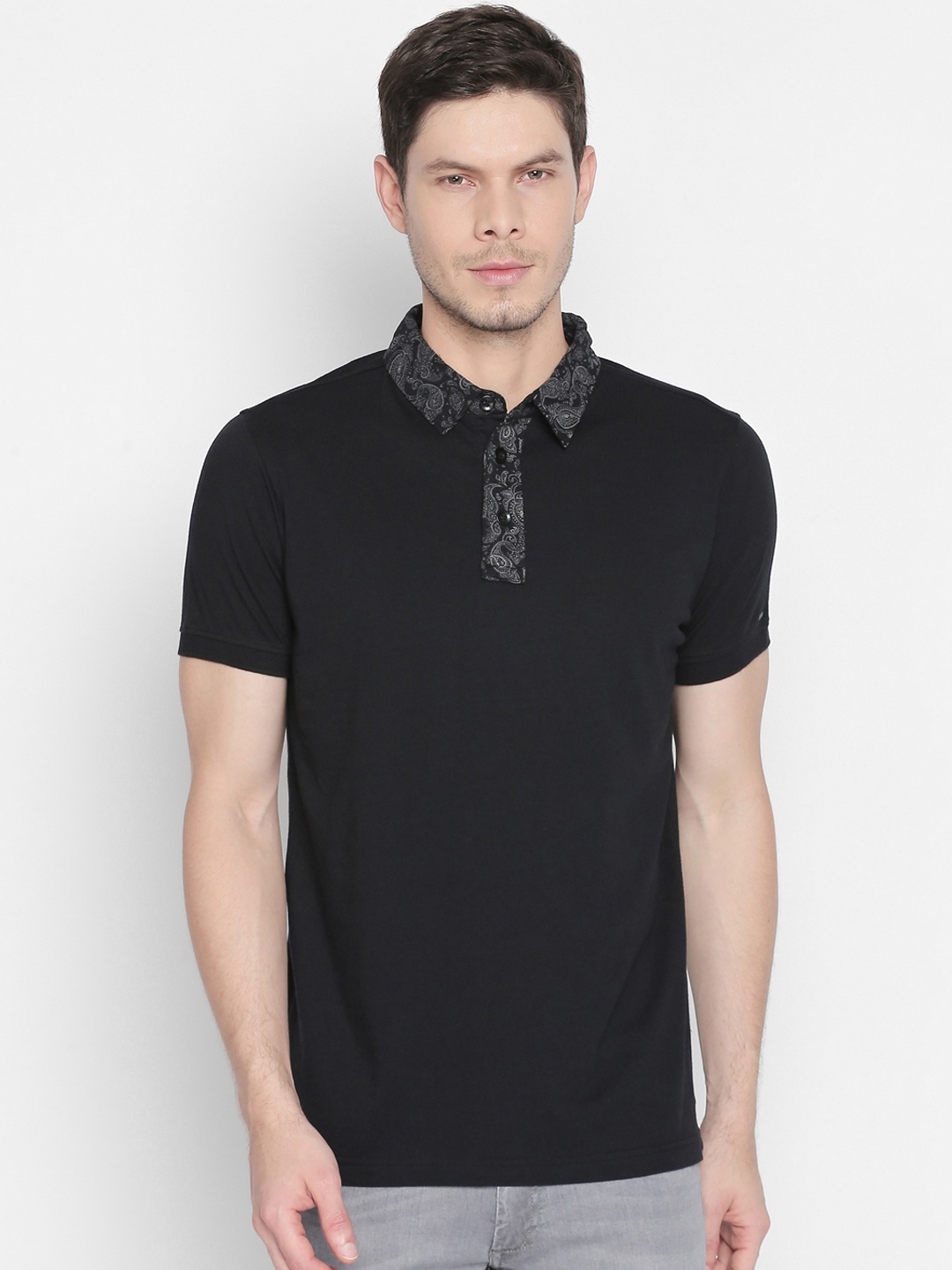 

Basics Men Black Solid V-Neck T-shirt