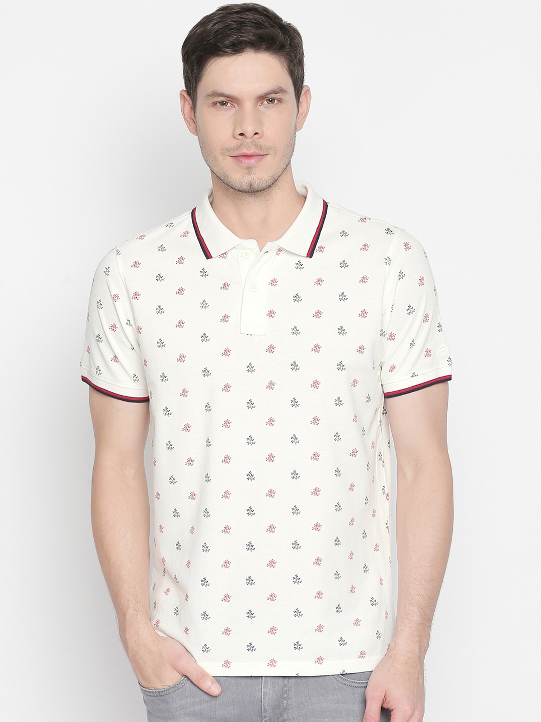 

Basics Men Off-White Printed Round Neck T-shirt