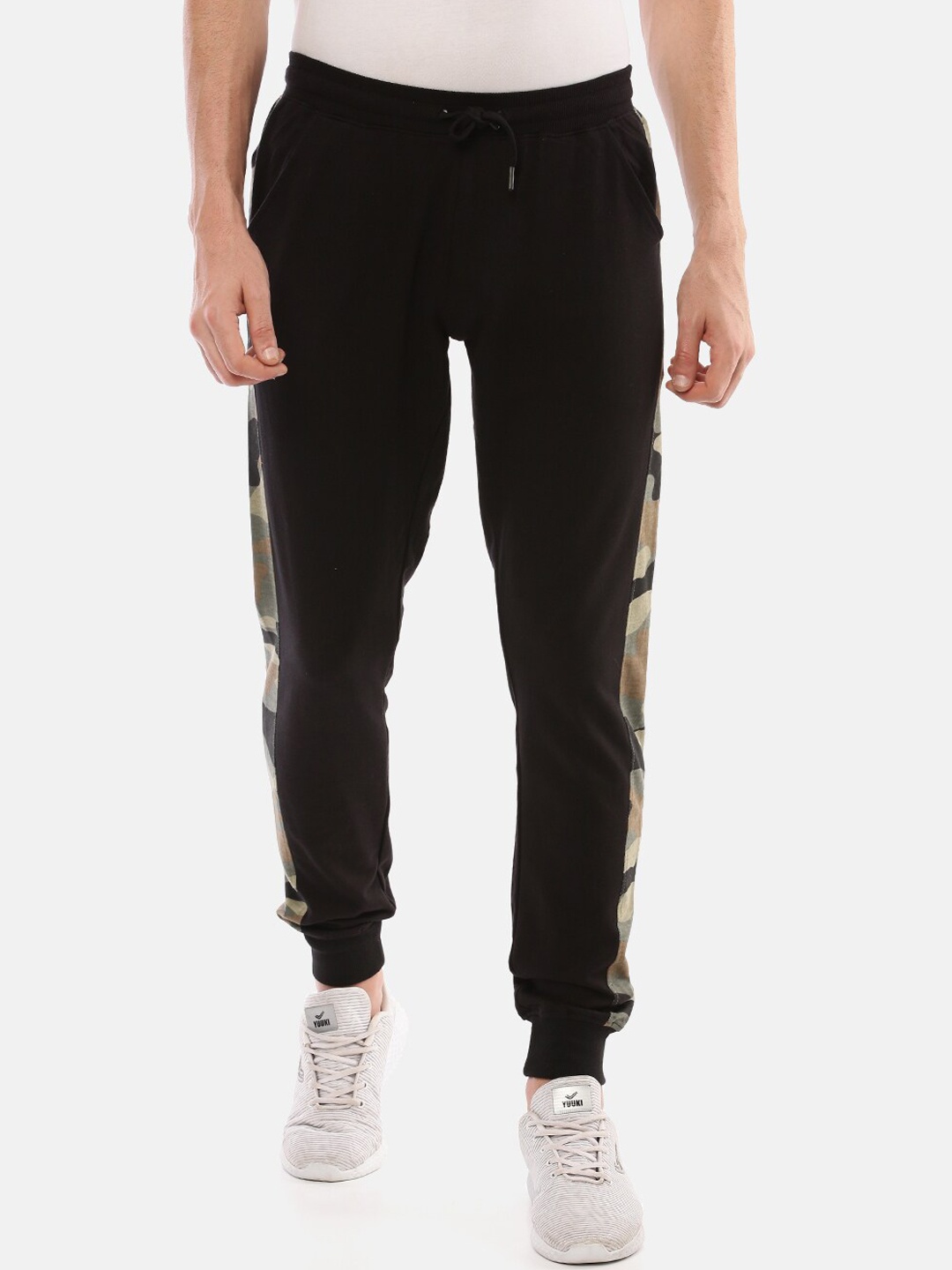 

Chennis Men Black Solid Slim-Fit Joggers