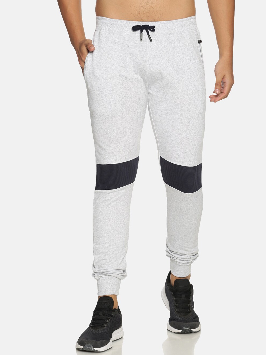 

Chennis Men Grey Melange & Black Colourblocked Slim-Fit Joggers