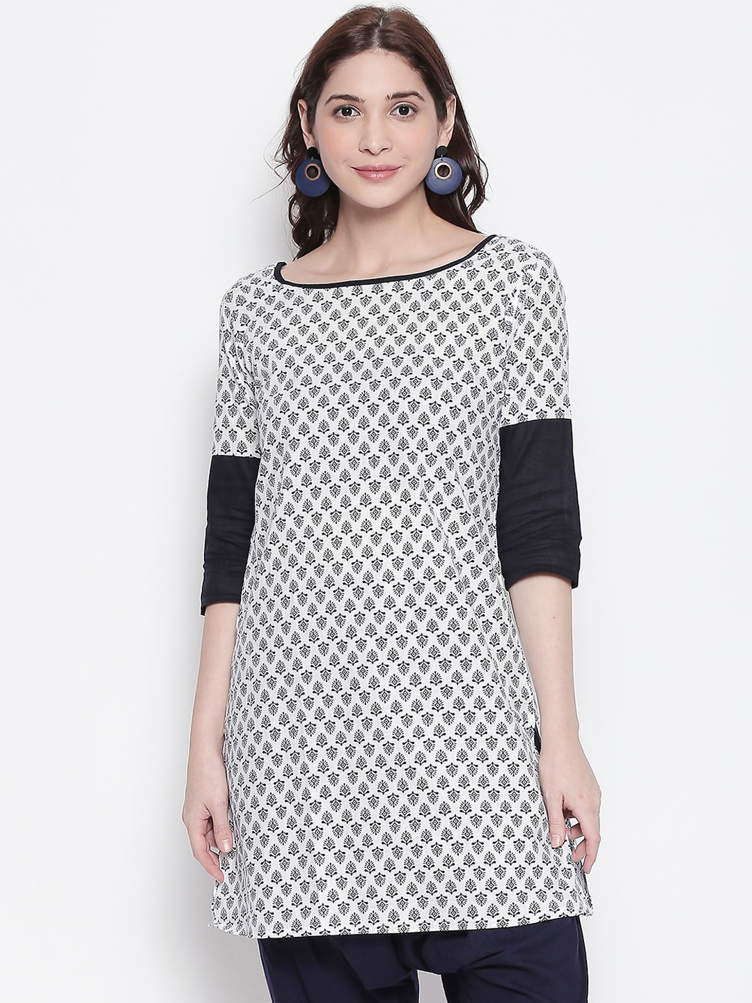 

Desi Weavess Women Off-White & Navy Blue Printed Pure Cotton Straight Kurti