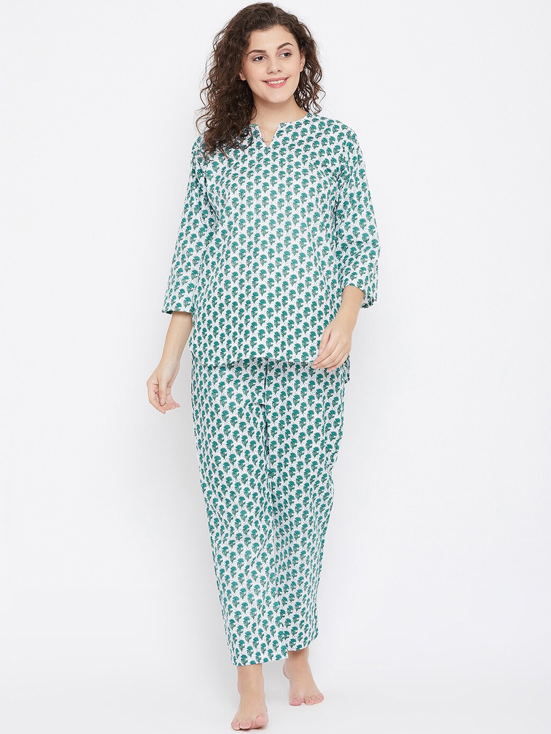 

Clovia Women Green & White Printed Night suit
