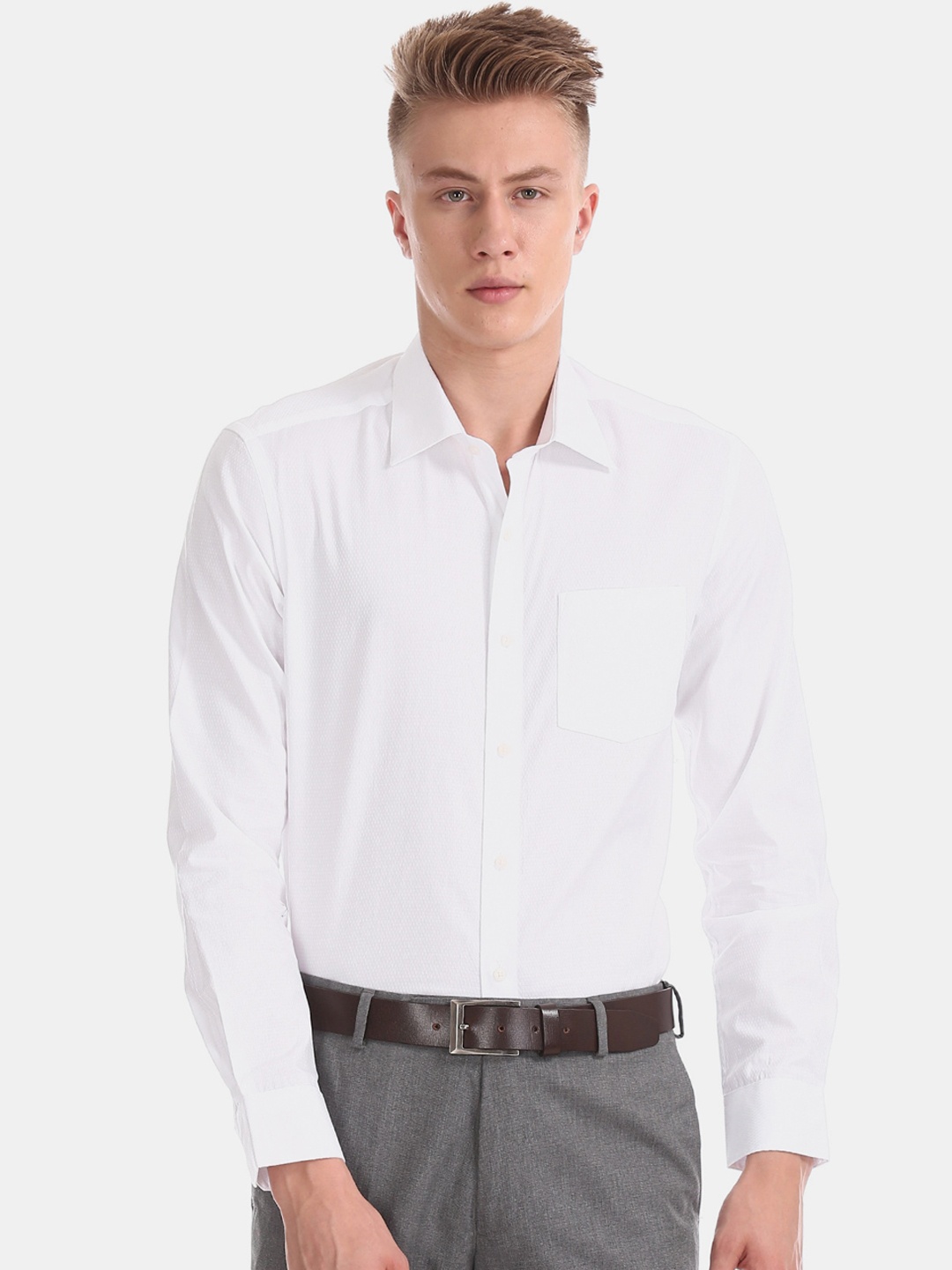 

Arrow Men White Slim Fit Solid Formal Shirt