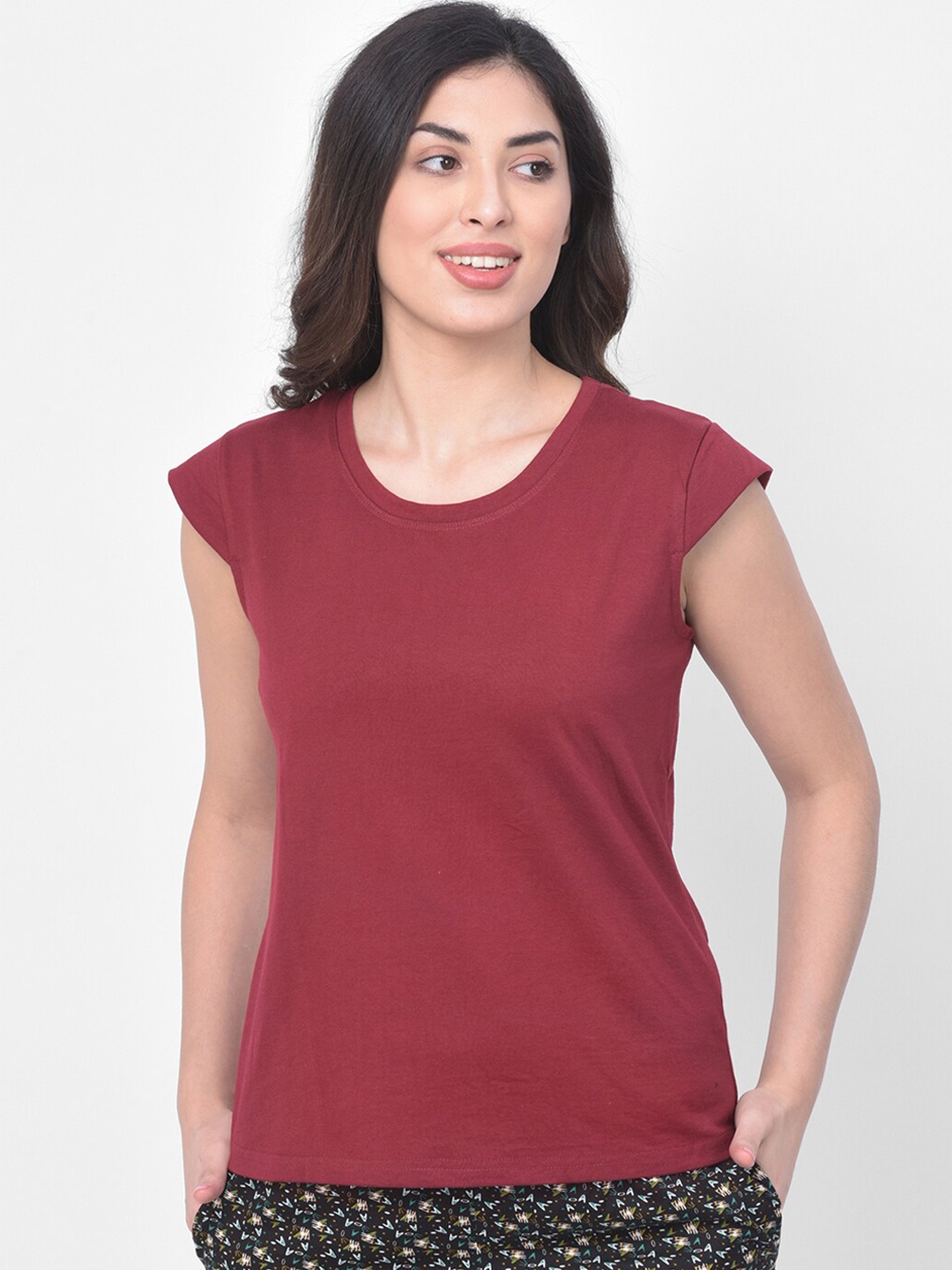 

Clovia Women Maroon Solid Lounge T-shirt