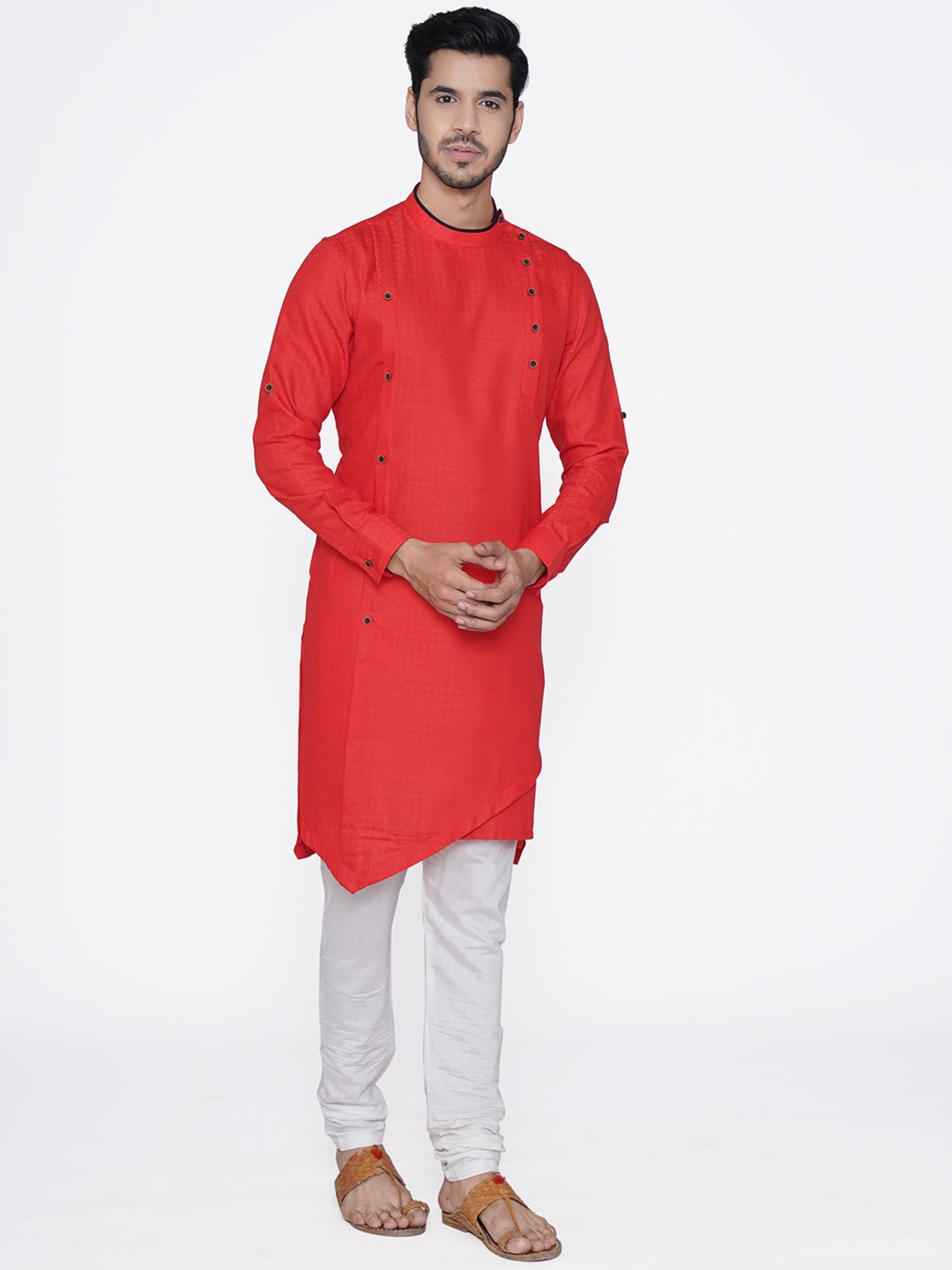 

Manyavar Men Red Solid Straight Kurta