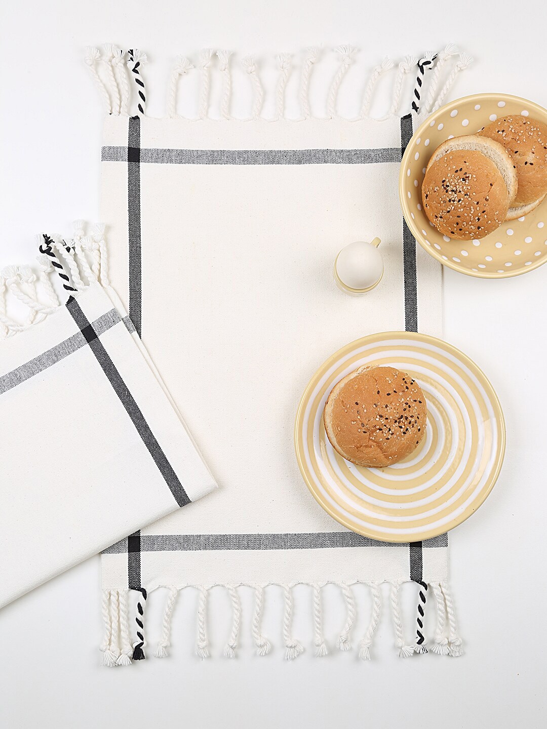 

ellementry White & Black Set Of 6 Solid Table Placemats