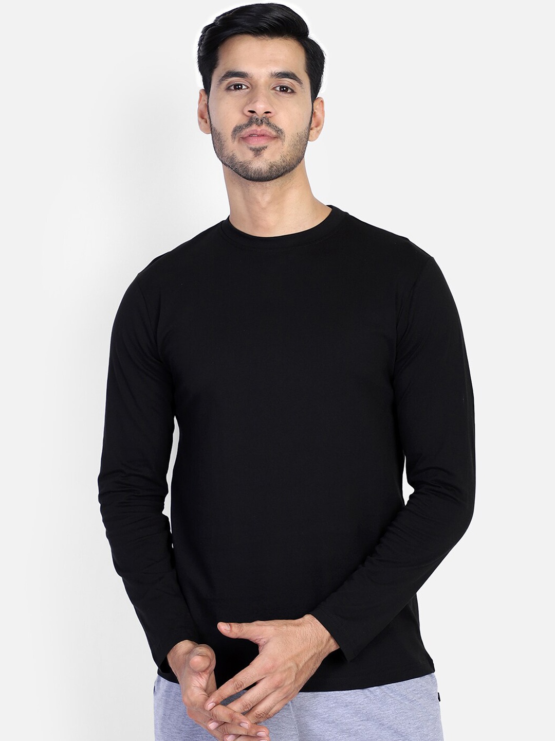 

DYCA Men Black Solid Round Neck T-shirt