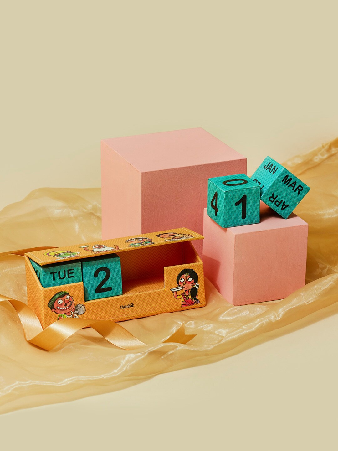 

Chumbak Yellow & Teal Green Printed Doodle Bobble-Head Desk Calendar