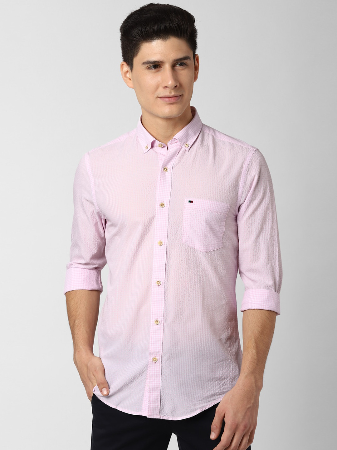 

Peter England Casuals Men Pink & Off-White Regular Fit Checked Casual Shirt
