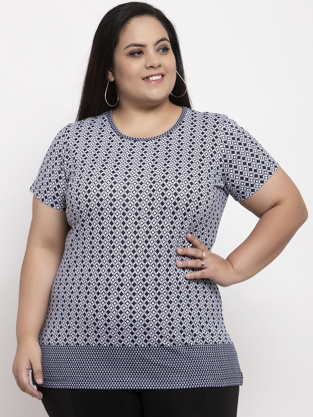 

plusS Women Navy Blue & White Printed Round Neck T-shirt