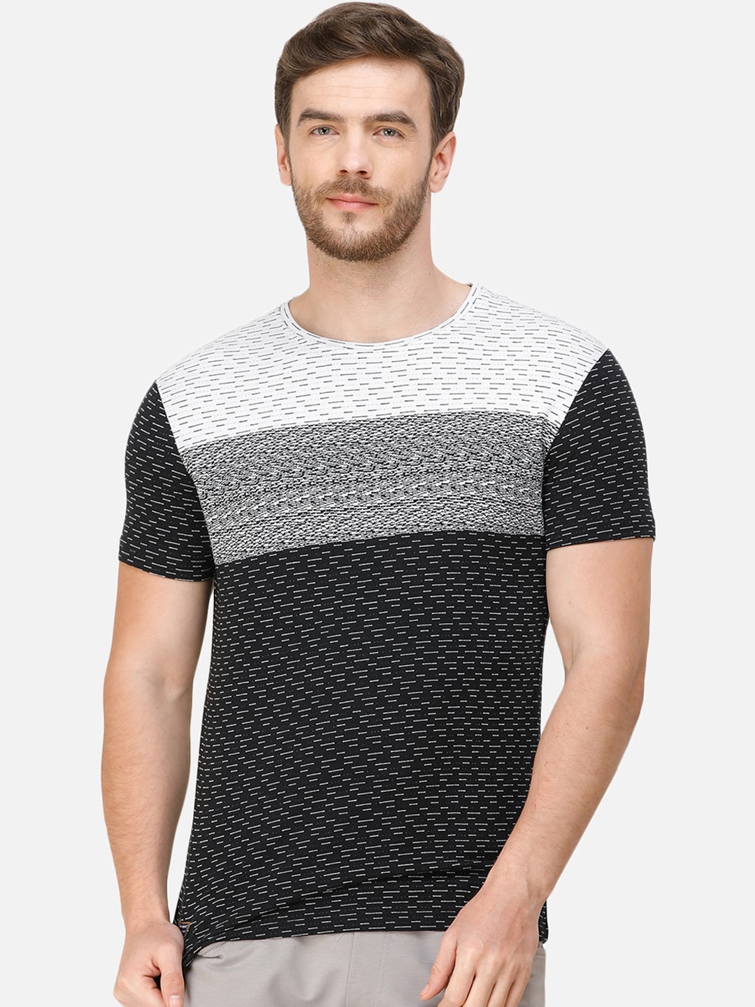 

COLVYNHARRIS JEANS Men Black & Grey Colourblocked Round Neck T-shirt