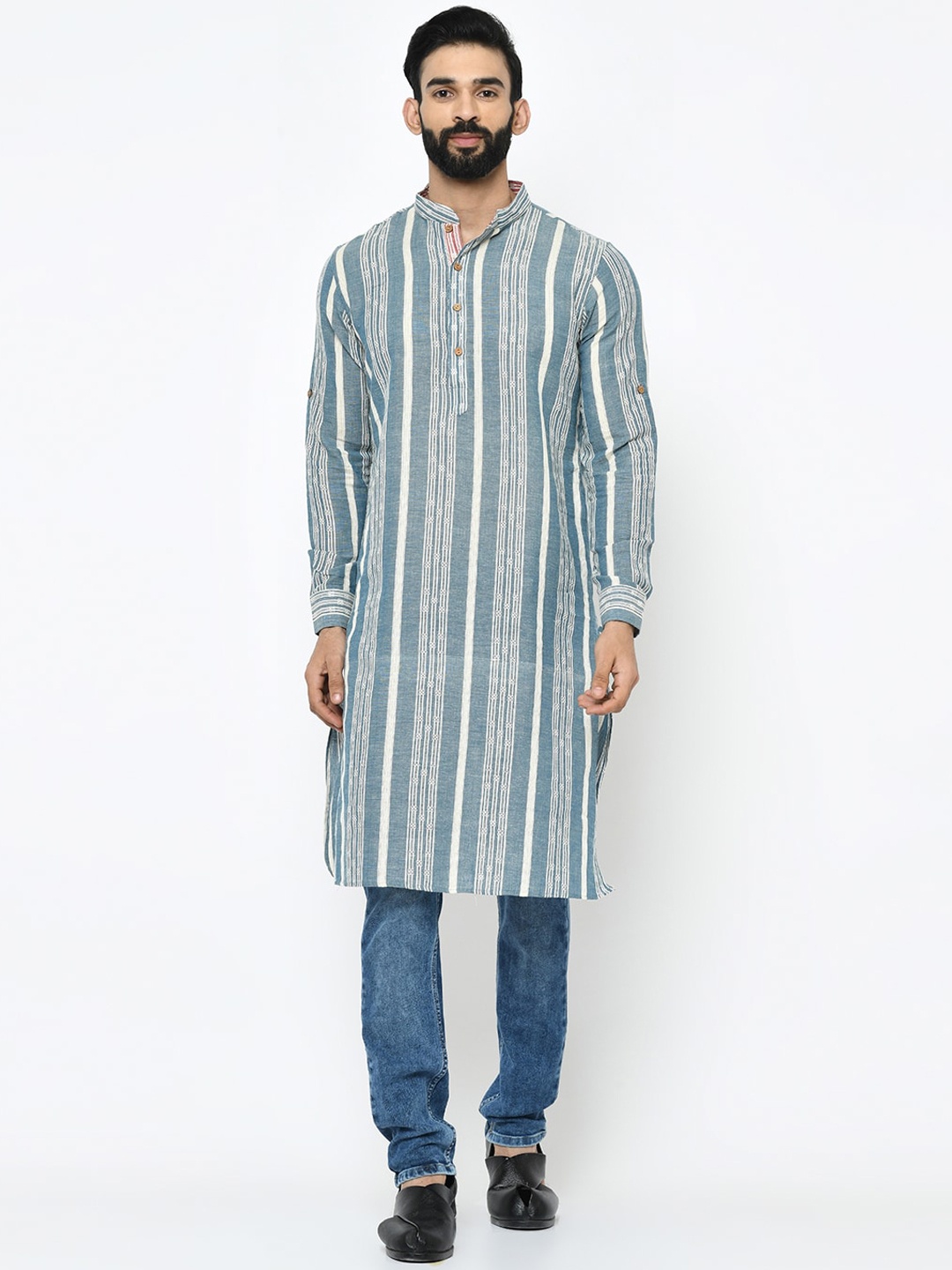 

Vartah Men Blue Handloom Kurta