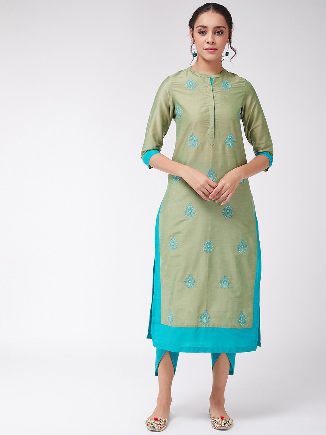

Pannkh Women Green & Blue Embroidered Straight Kurta