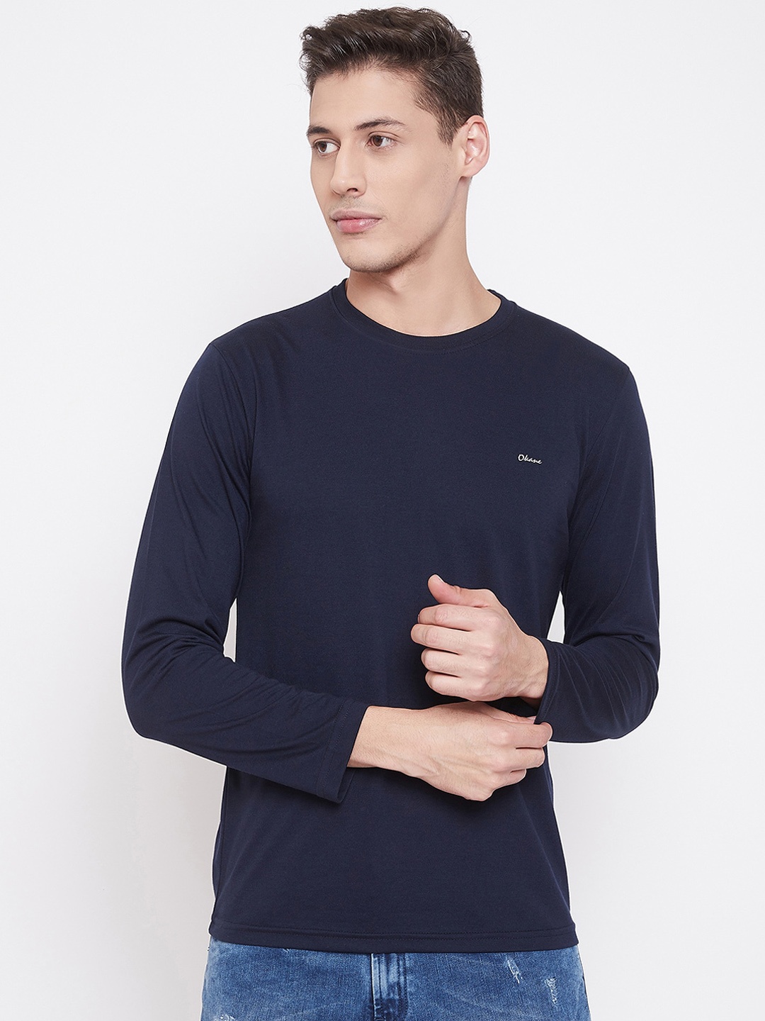 

Okane Men Navy Blue Solid Round Neck T-shirt