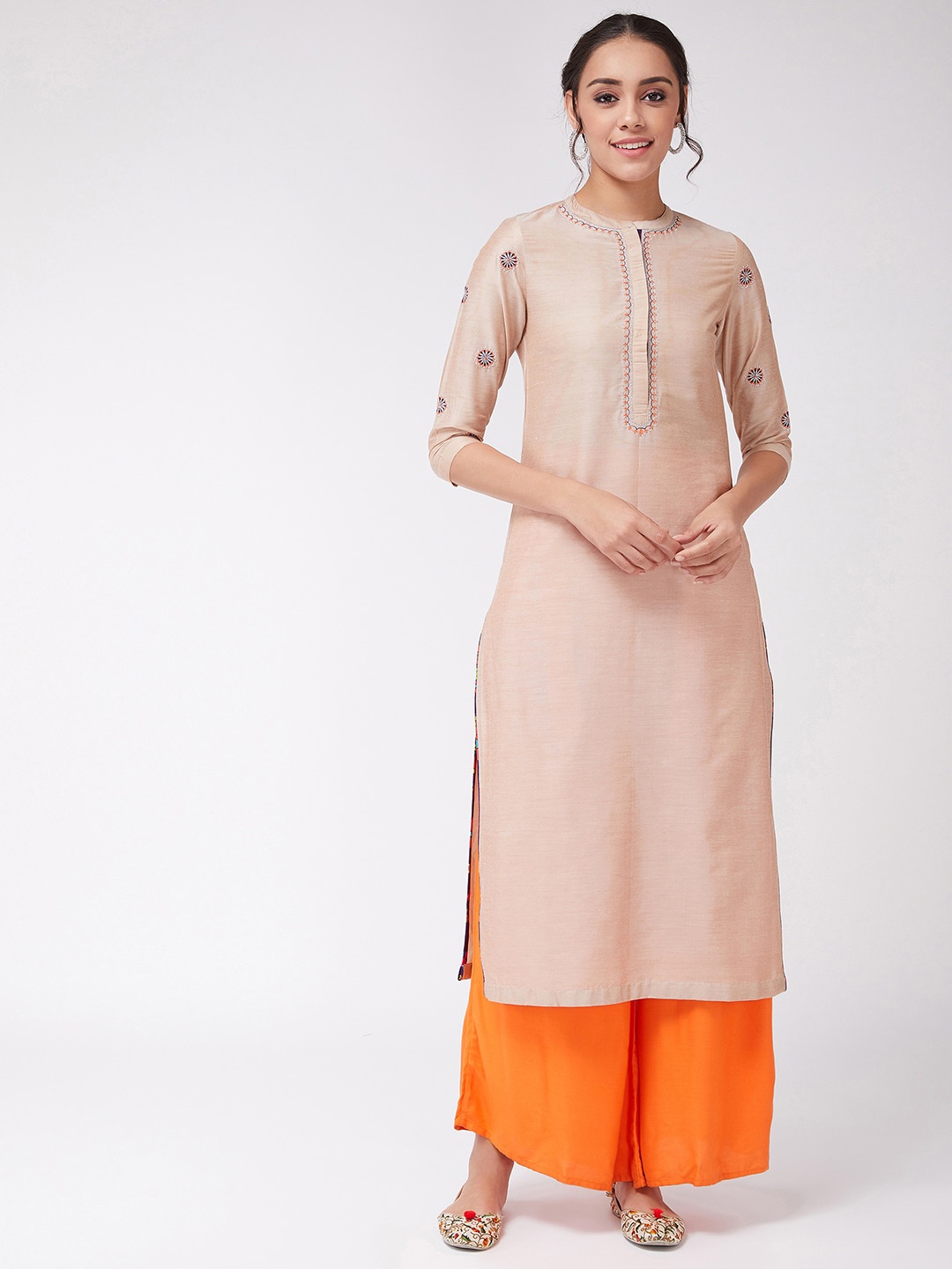 

Pannkh Women Beige Solid Straight Kurta