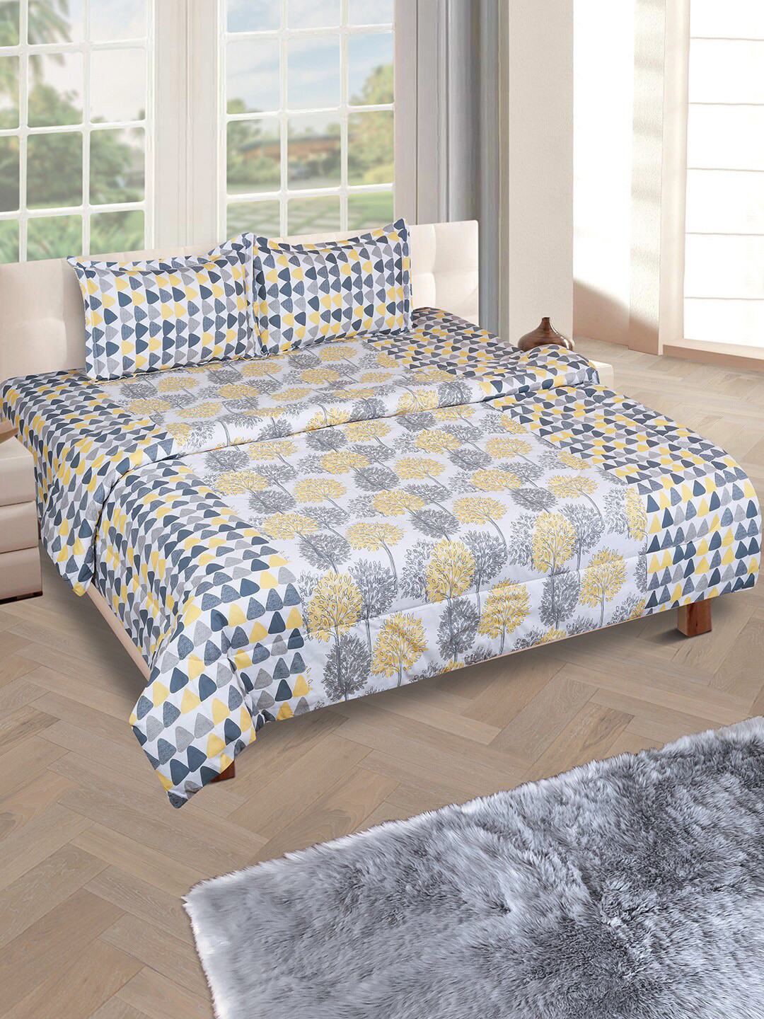 

ROMEE Off-White & Blue Floral Printed Reversible Heavy Winter Quilt With King Size Bedsheet & 2 Pillow Covers