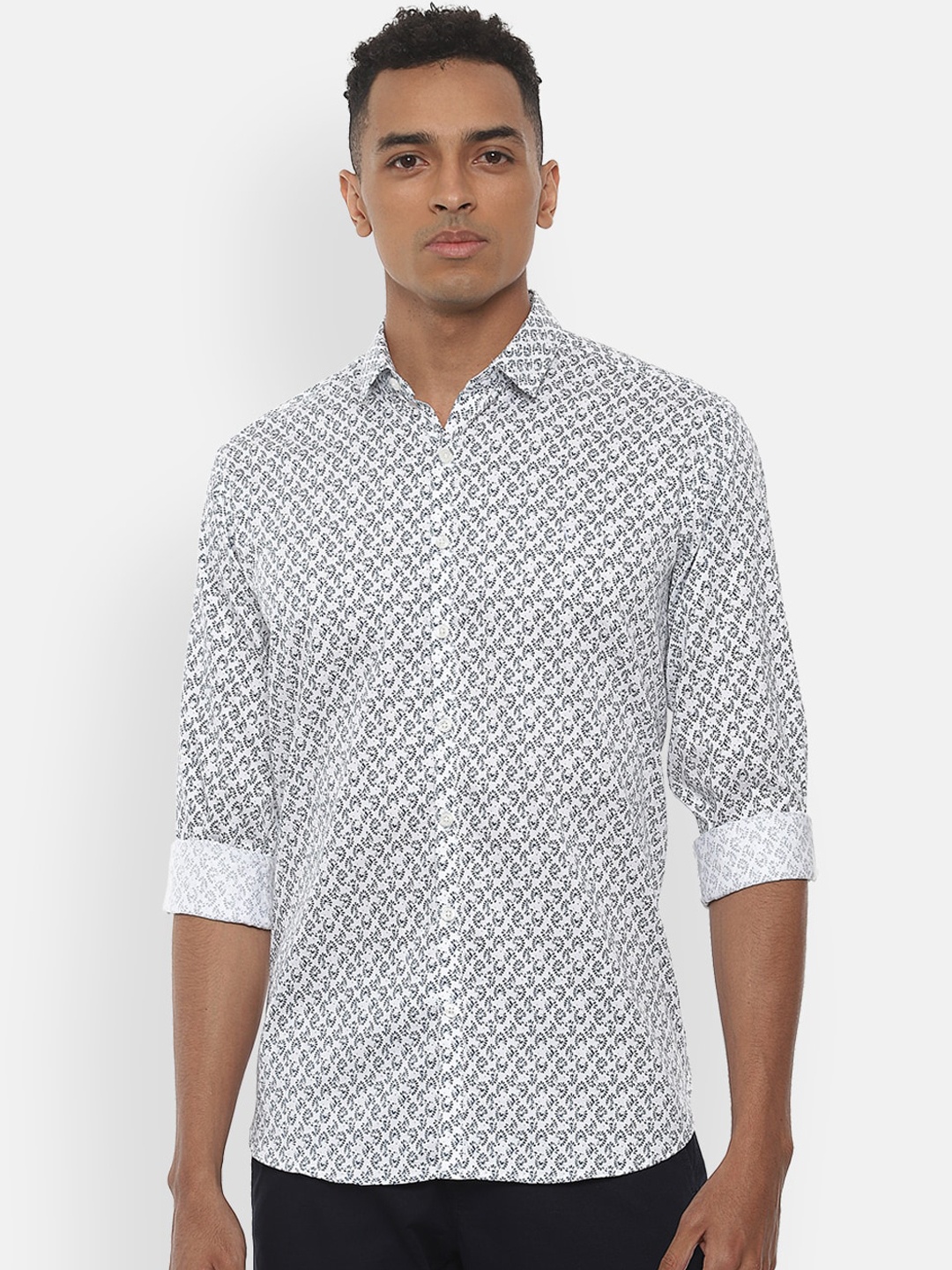 

V Dot Men White Slim Fit Printed Casual Shirt