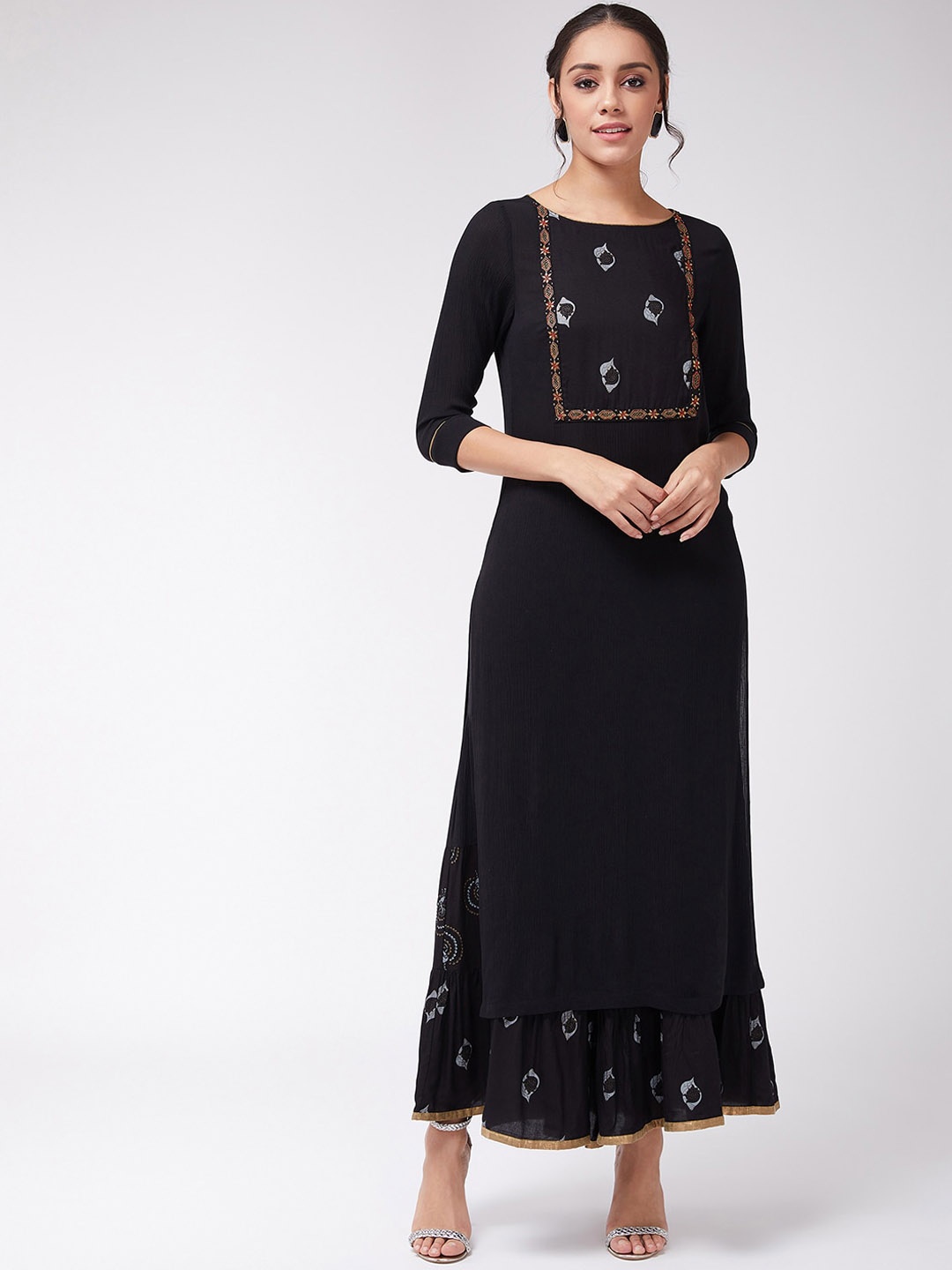 

Pannkh Women Black Solid Straight Kurta