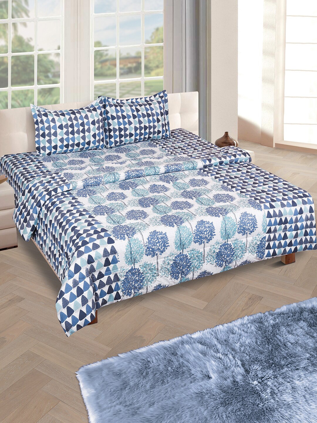 

ROMEE Blue & White Printed Floral Reversible Bedding Set