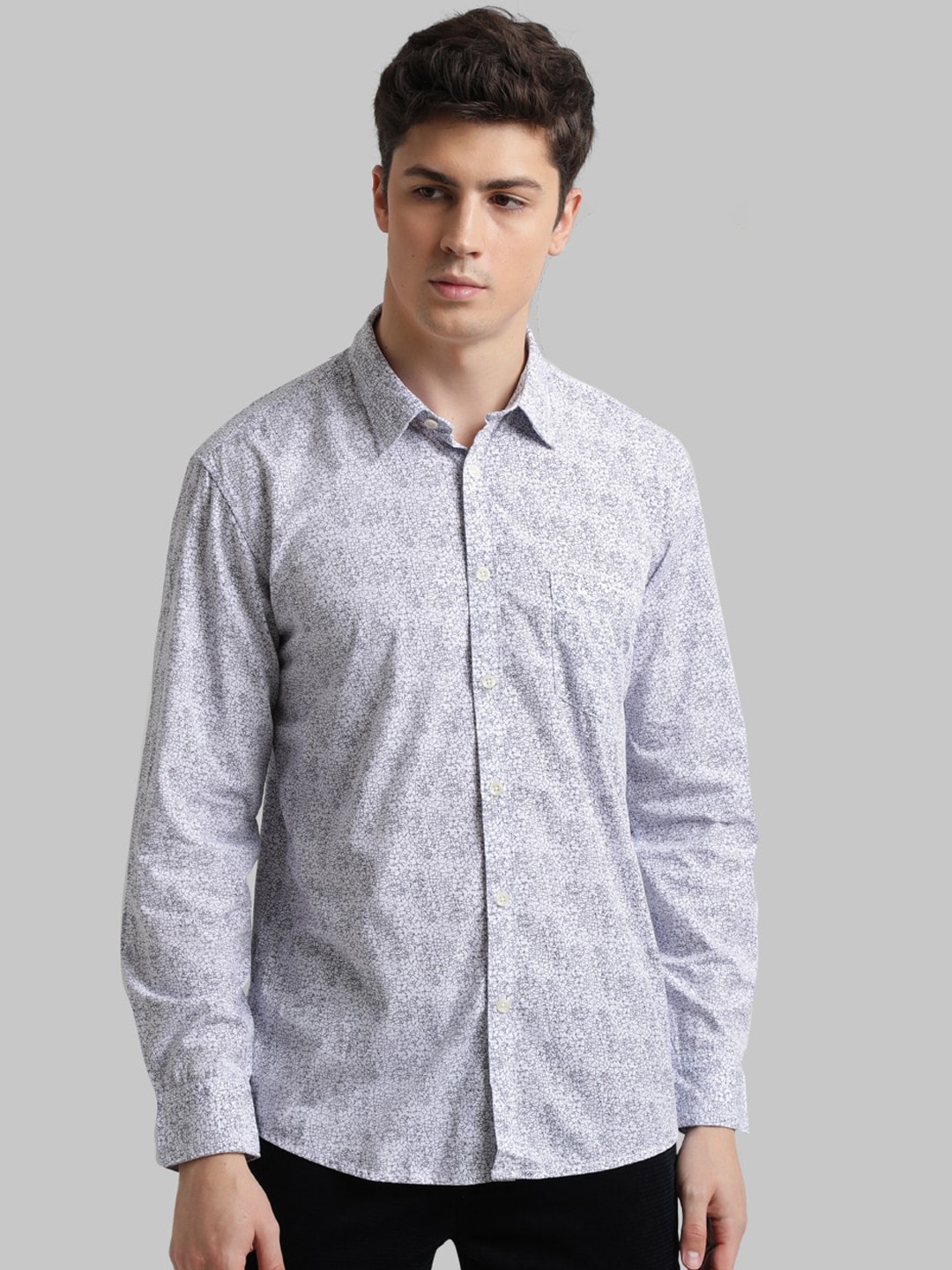 

Parx Men White & Navy Blue Regular Fit Printed Casual Shirt