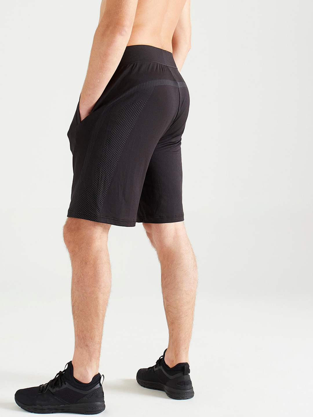 

Domyos by Decathlon Men Black Seamless Ultra-Light Fitness Training Shorts
