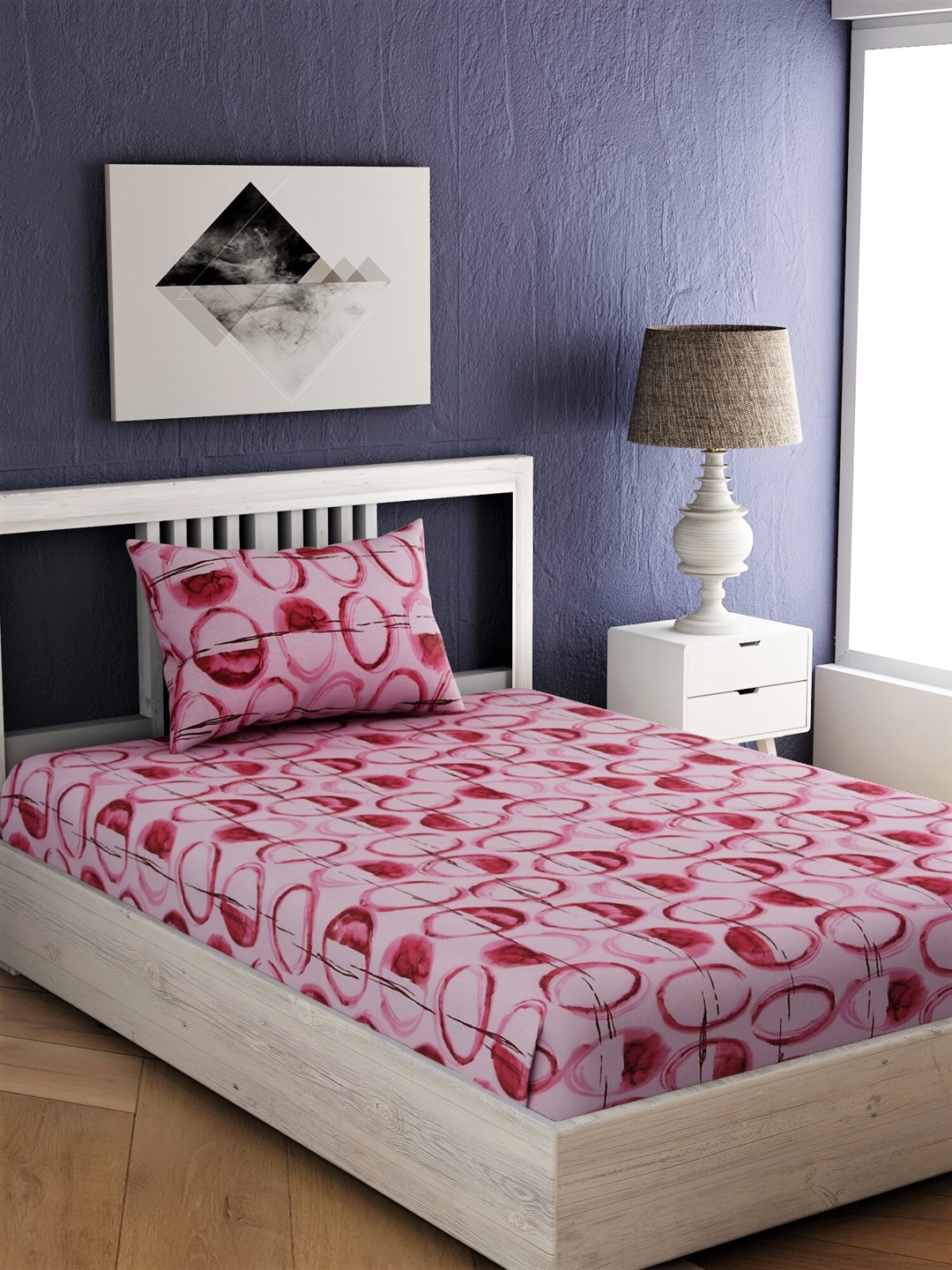 

EverHOME Red & White Geometric 144 TC Cotton 1 Single Bedsheet with 1 Pillow Covers