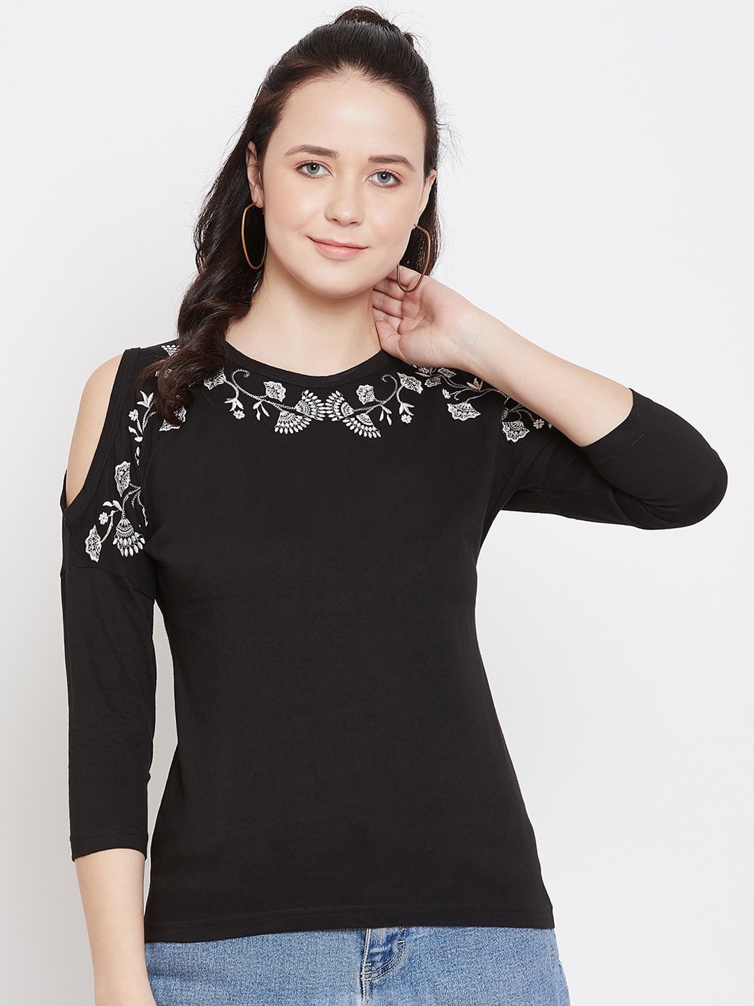 

Hypernation Women Black Solid Round Neck T-shirt