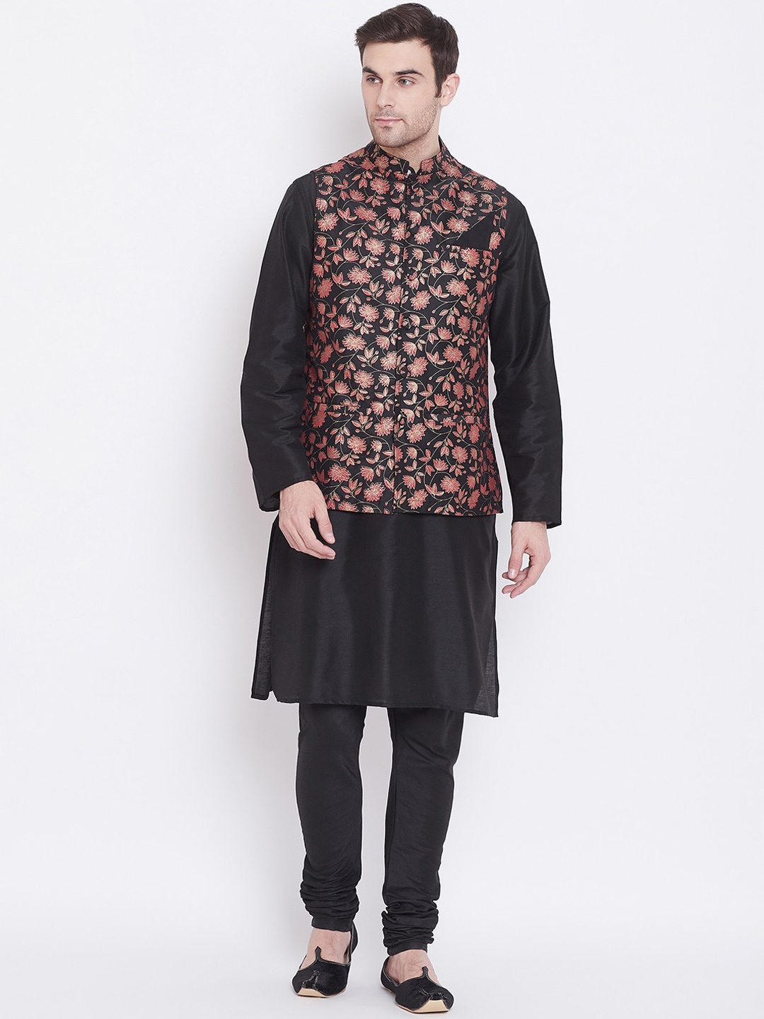 

Tulsattva Men Black Solid Kurta with Pyjamas
