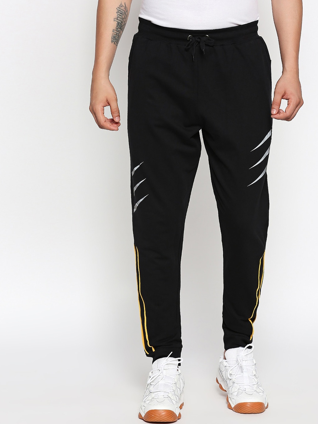 

The Souled Store Men Black Wolverine Clawed Printed Bio-Wash Slim-Fit Joggers