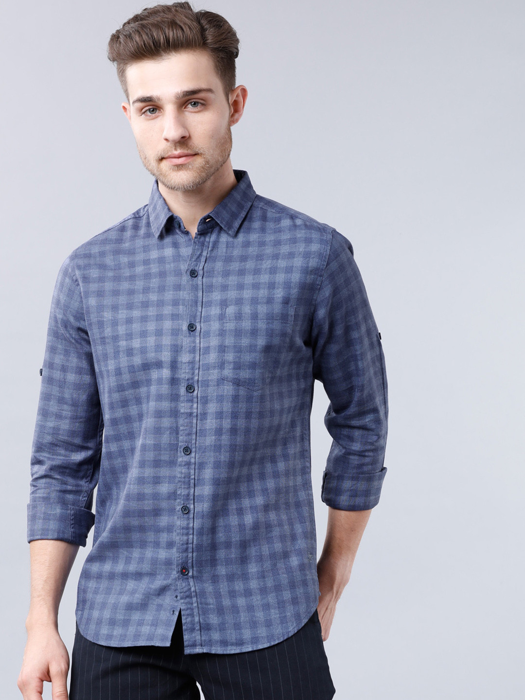 

LOCOMOTIVE Men Blue Slim Fit Checked Casual Shirt