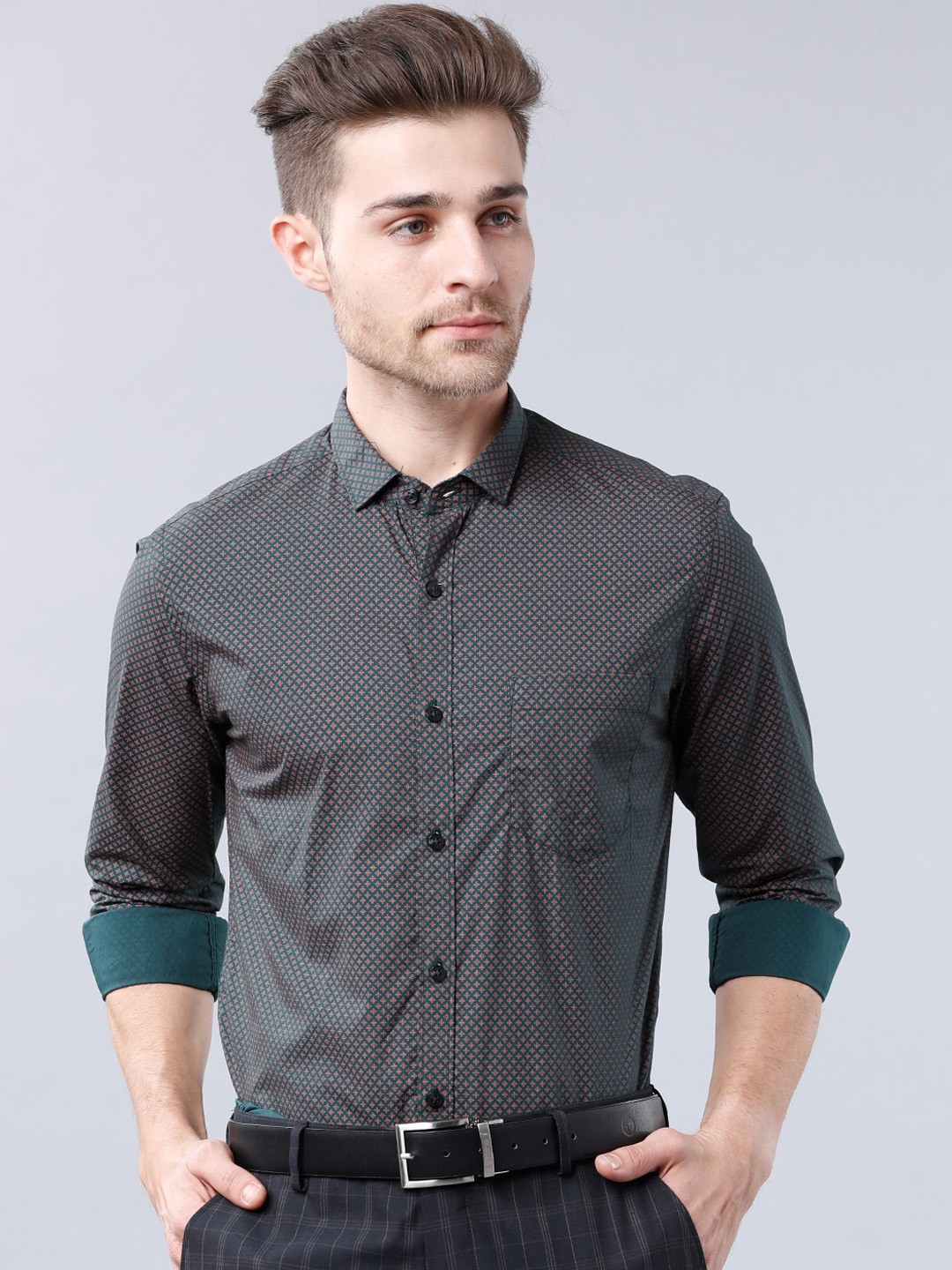 

Black coffee Men Green & Orange Slim Fit Printed Casual Shirt