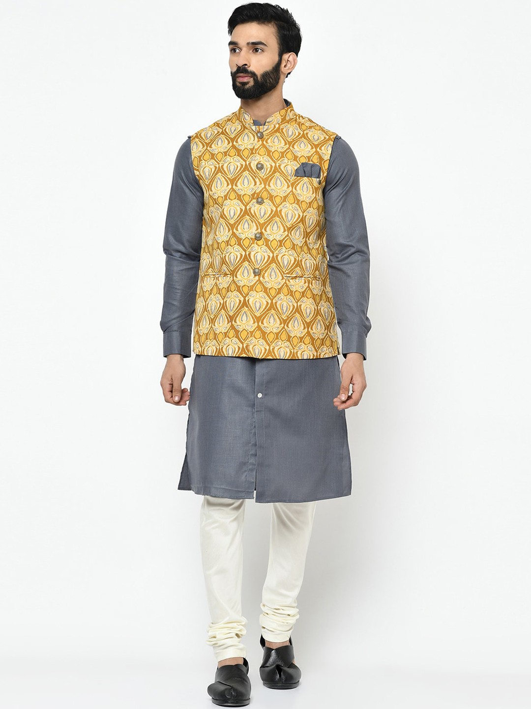 

KISAH Men Grey Solid Kurta Set with Jacket