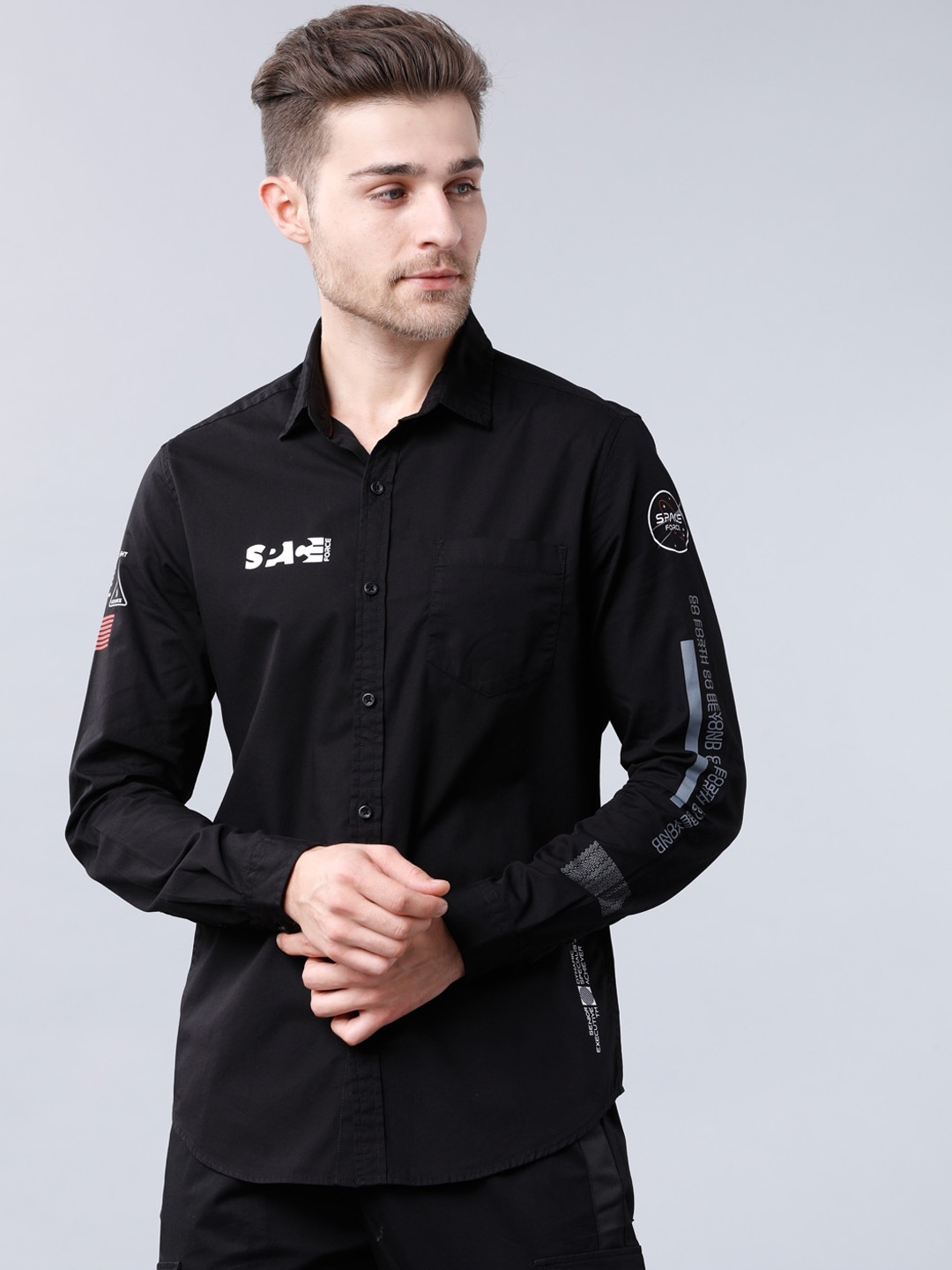 LOCOMOTIVE Men Black & White Slim Fit Printed Casual Shirt