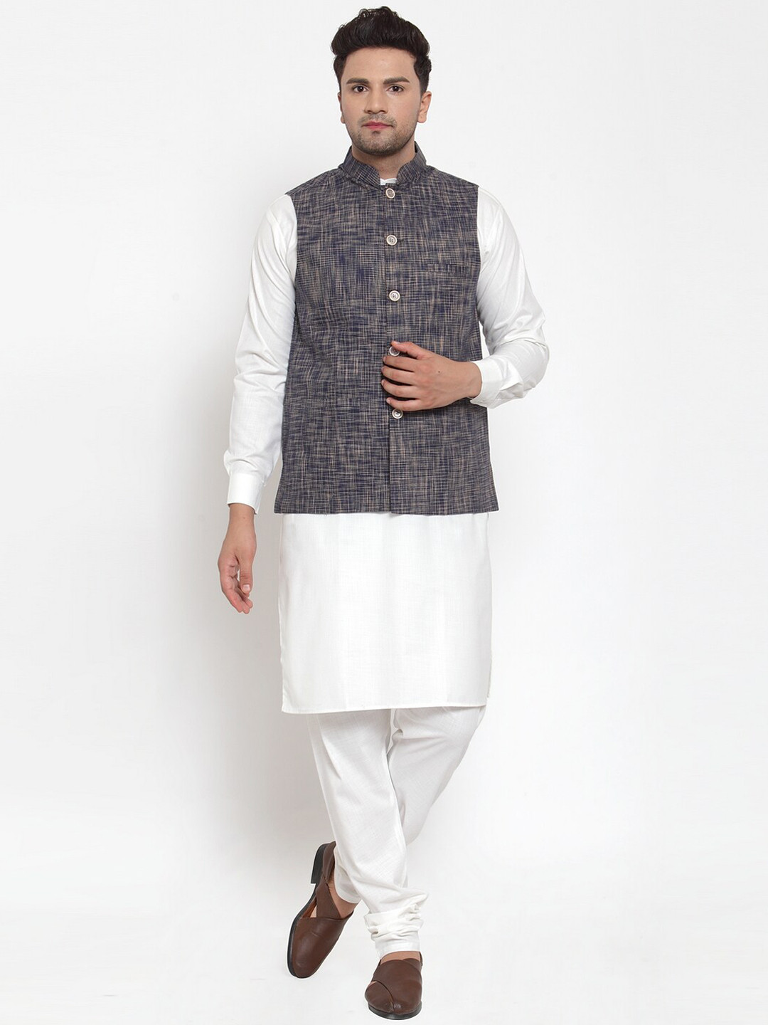 

Jompers Men Blue & Off-White Solid Kurta with Pyjamas