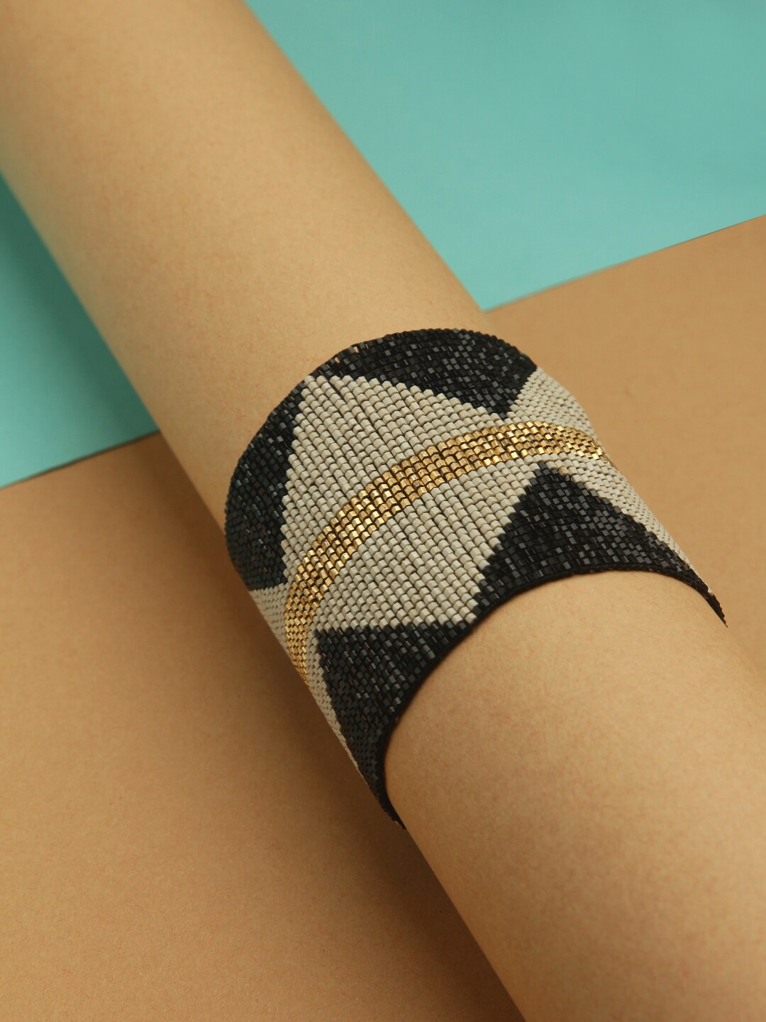 

STREET 9 White & Black Elasticated Bracelet