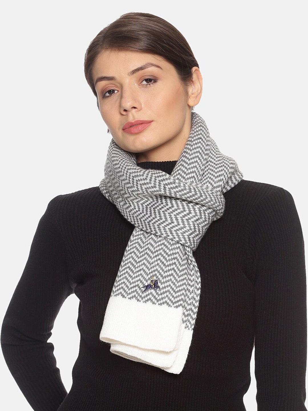 

513 Women Black & White Printed Muffler