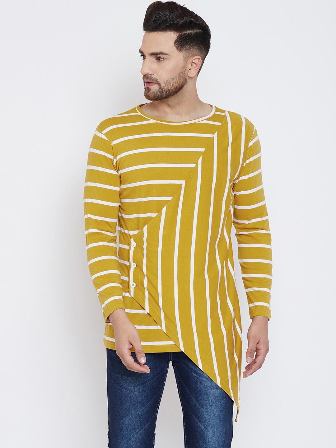 

Hypernation Men Yellow Striped Round Neck T-shirt