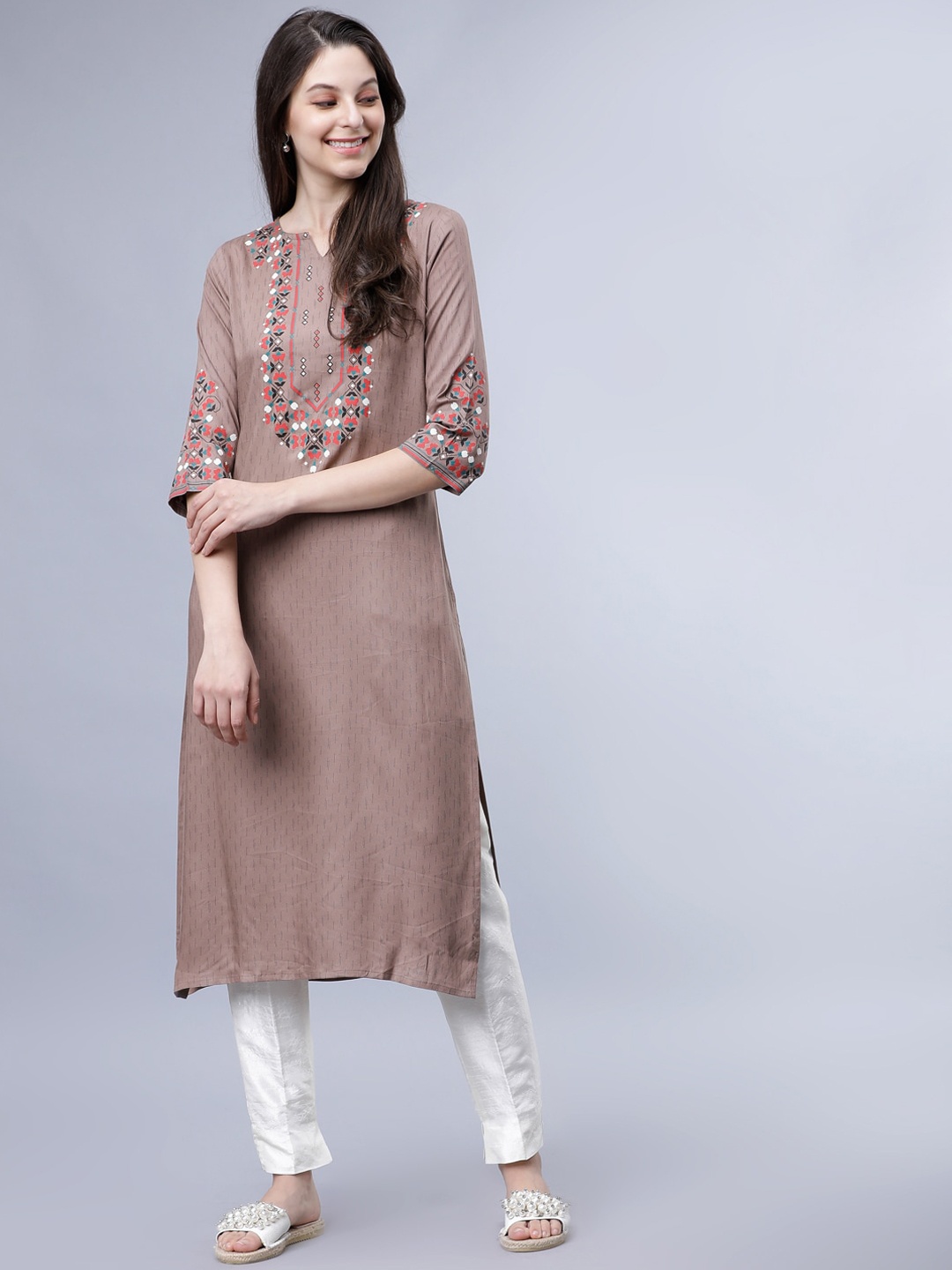 

Vishudh Women Taupe & Black Printed Straight Kurta