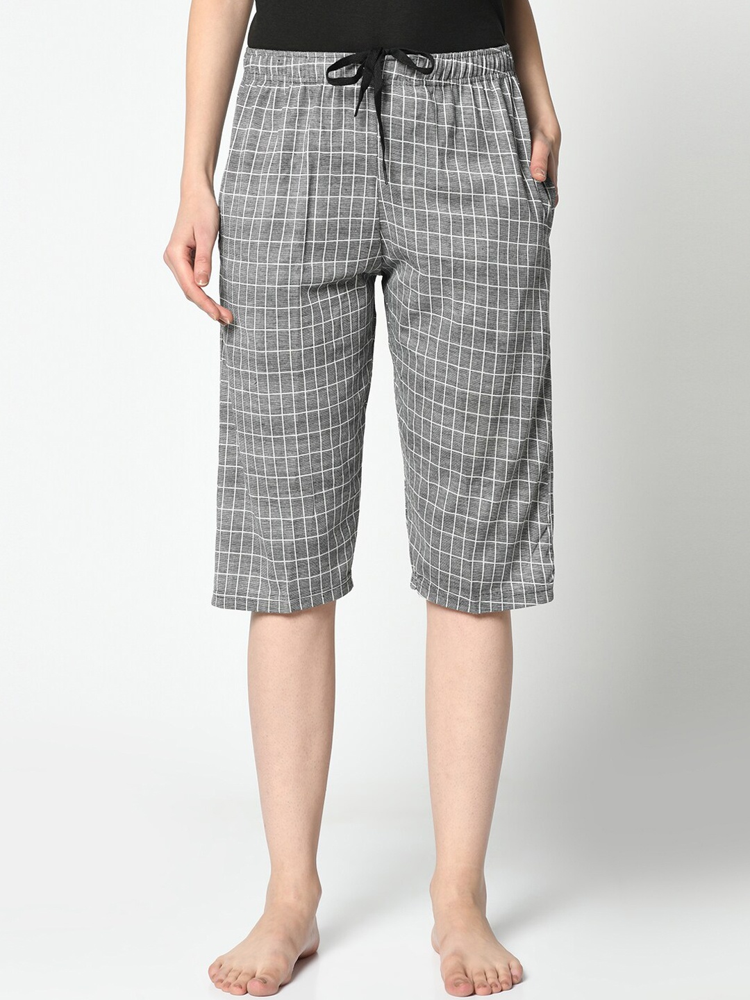 

VIMAL JONNEY Women Grey & White Checked Lounge Shorts